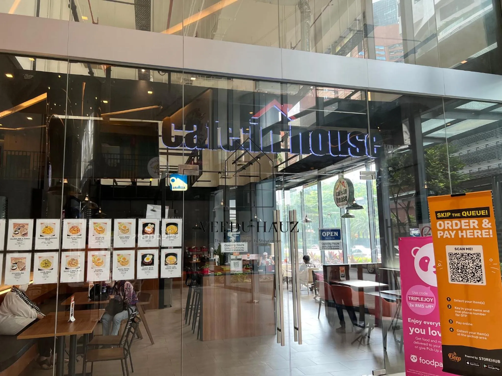 Restaurant/places to eat in Mercu Summer Suites KLCC by Veedu Hauz