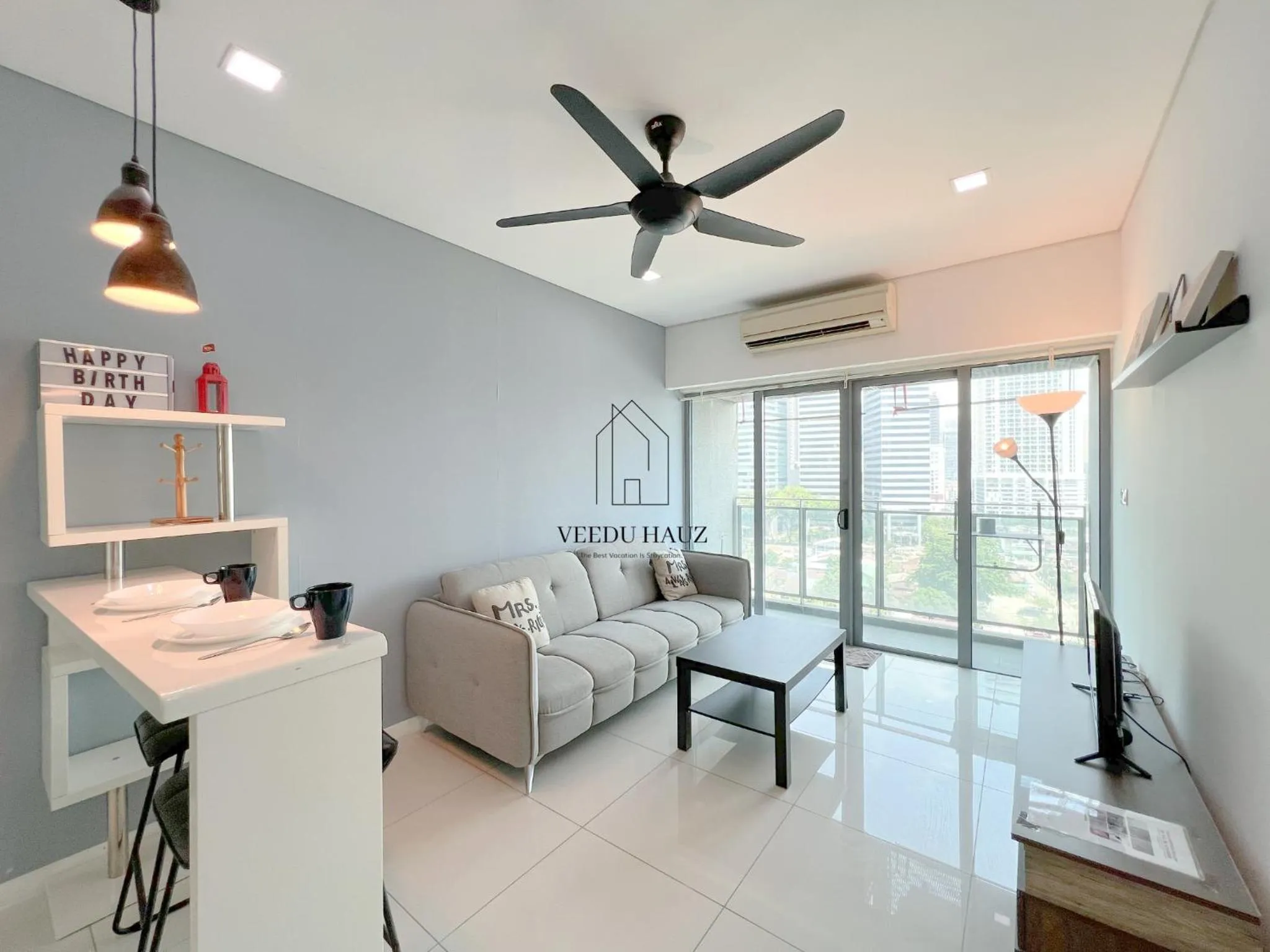 Living room in Mercu Summer Suites KLCC by Veedu Hauz