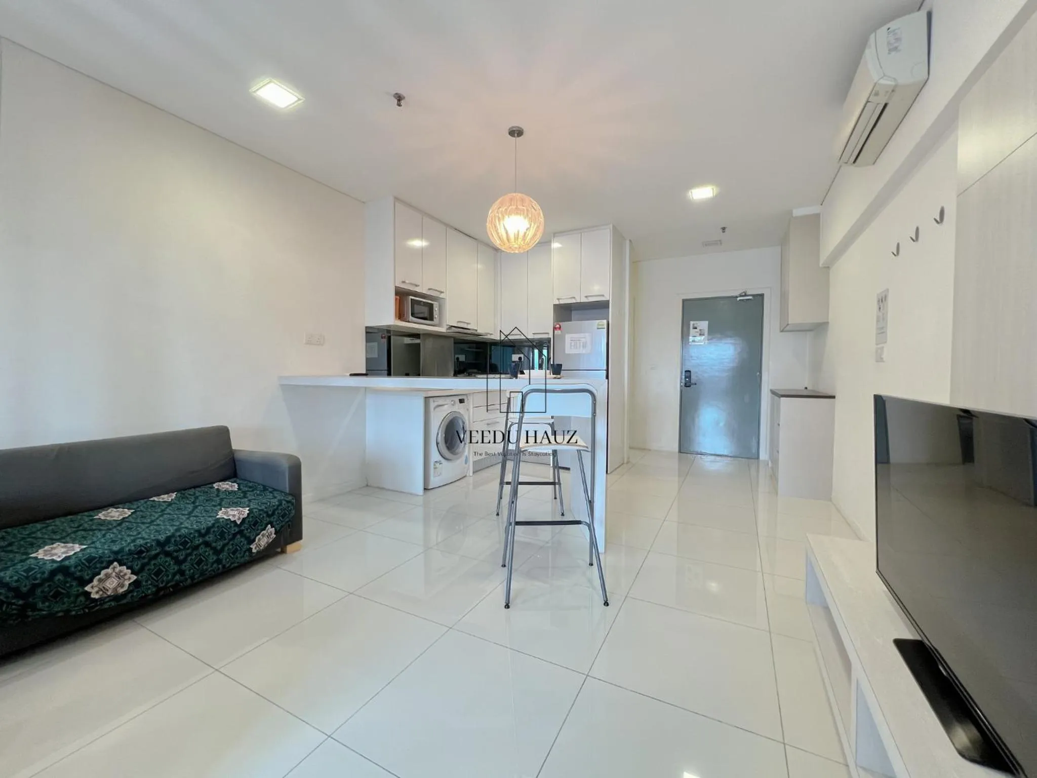 Living room in Mercu Summer Suites KLCC by Veedu Hauz