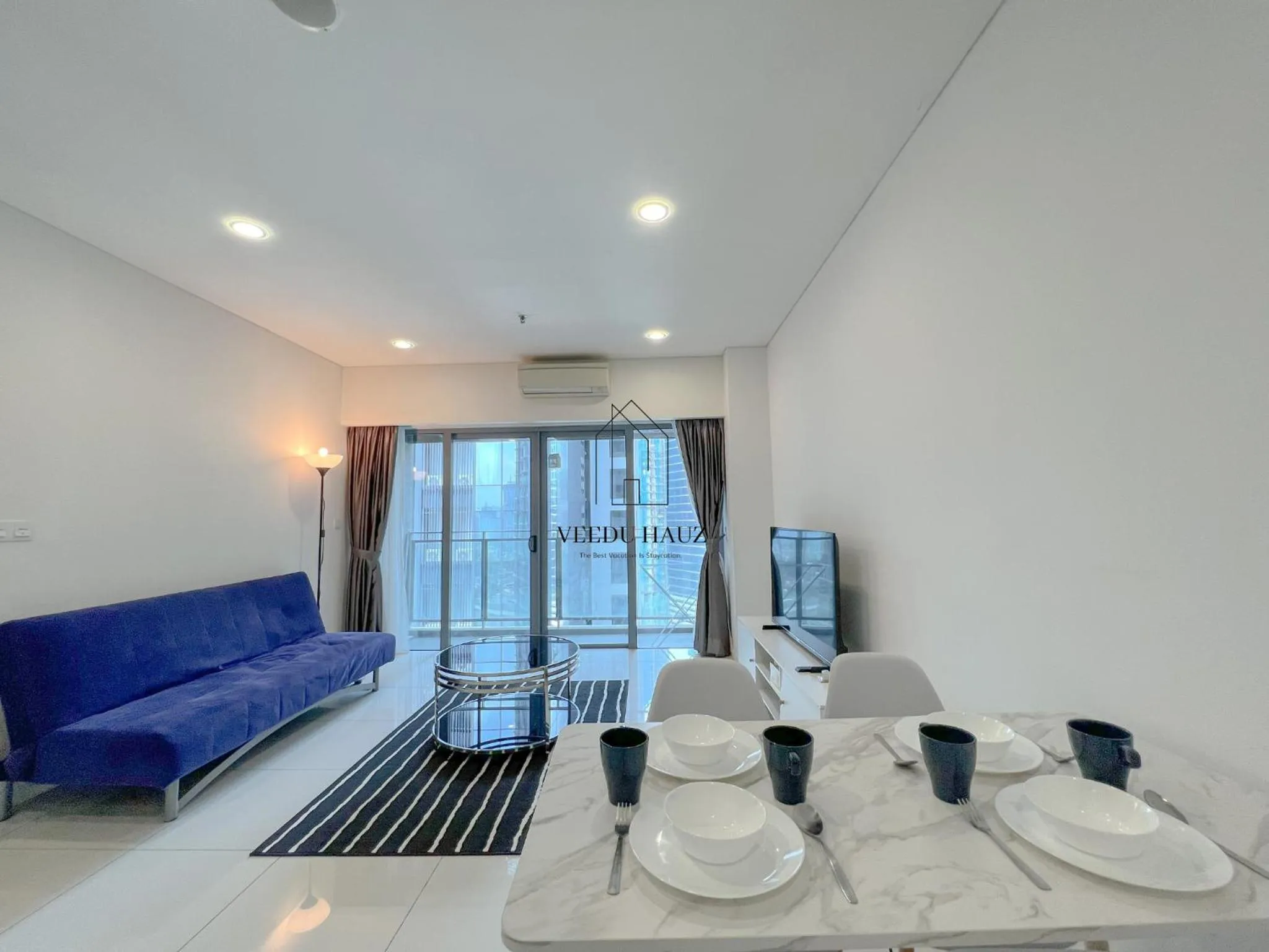 Seating area in Mercu Summer Suites KLCC by Veedu Hauz