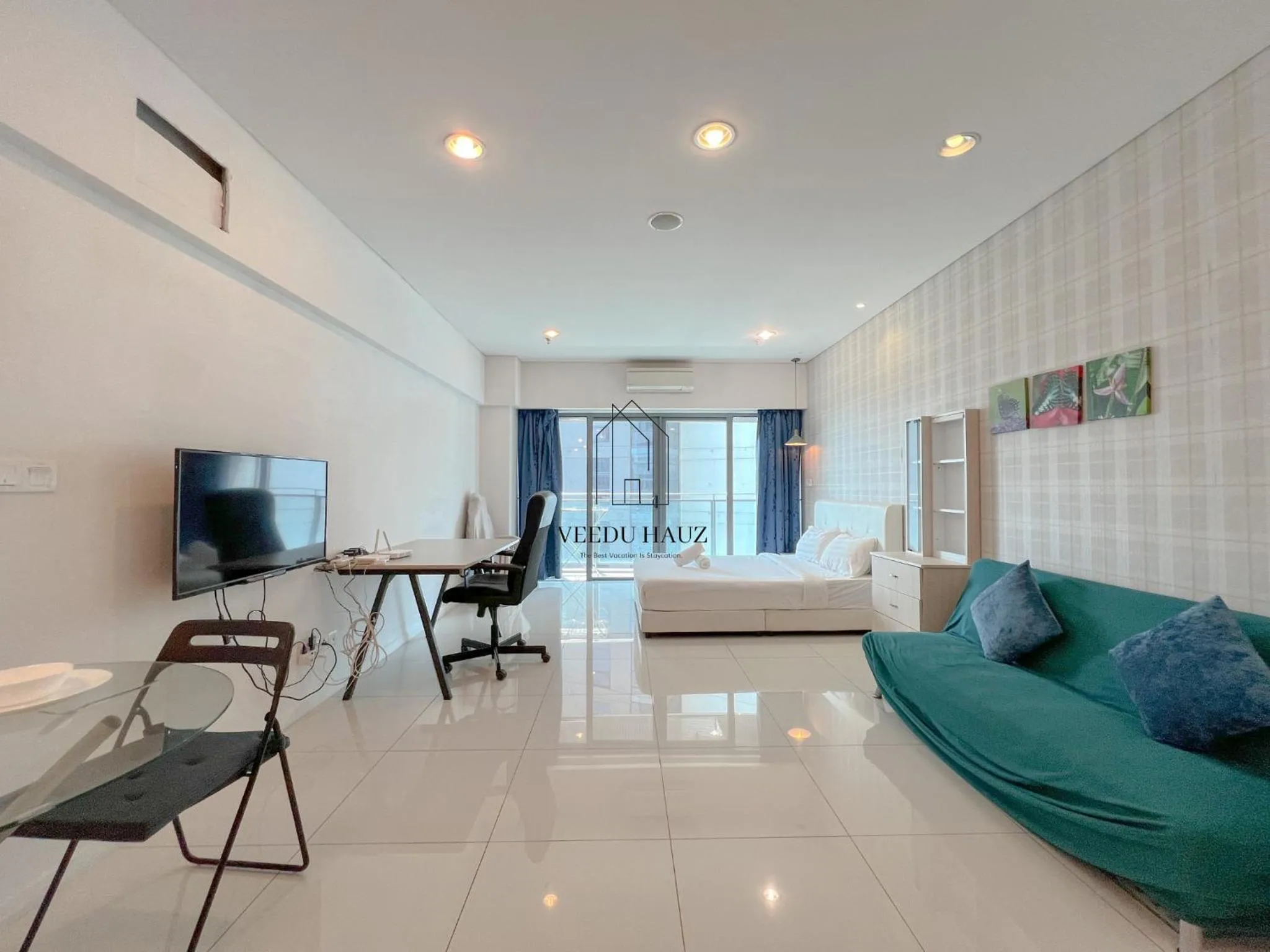 Living room in Mercu Summer Suites KLCC by Veedu Hauz