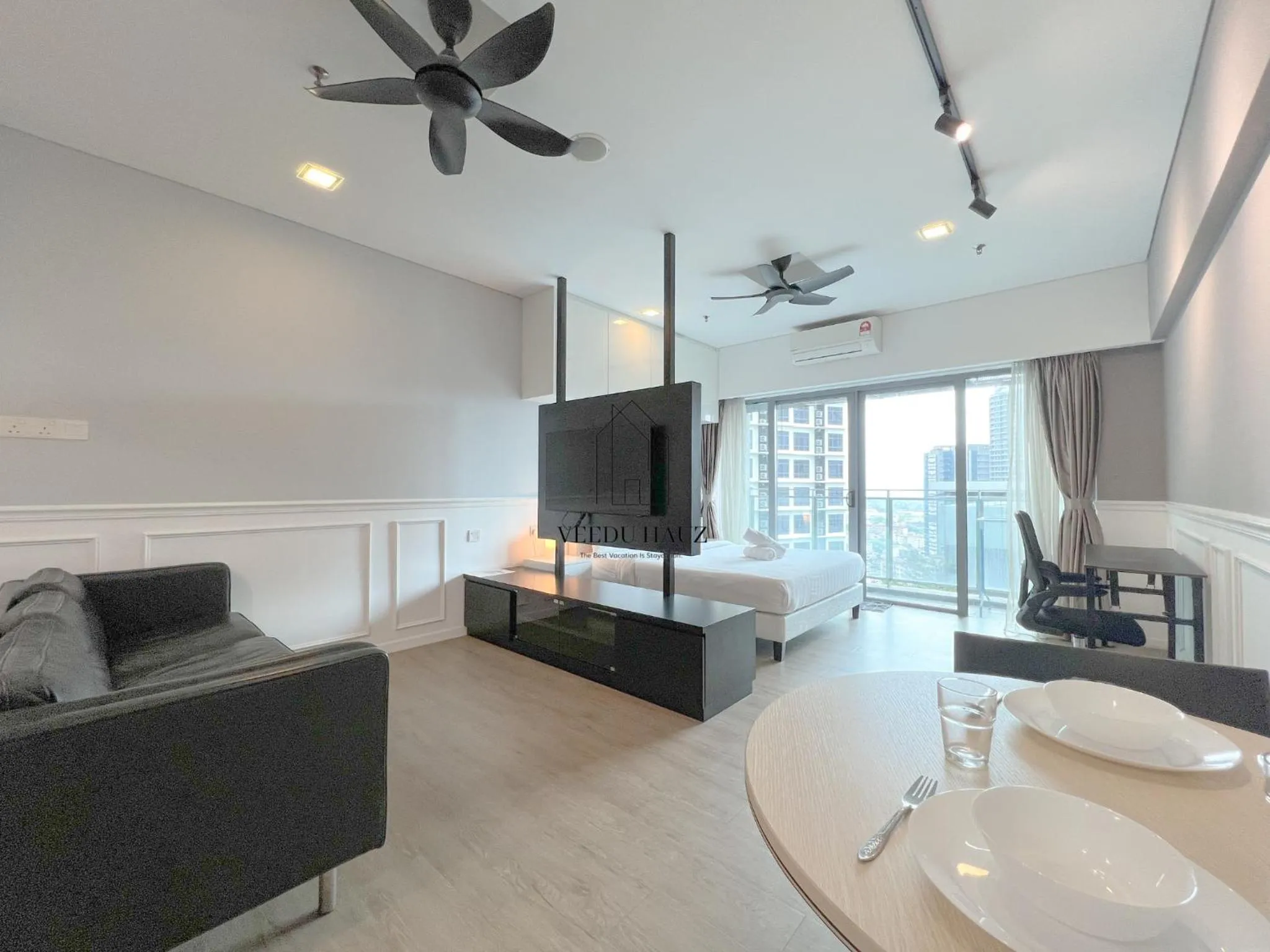 Living room, Bed in Mercu Summer Suites KLCC by Veedu Hauz