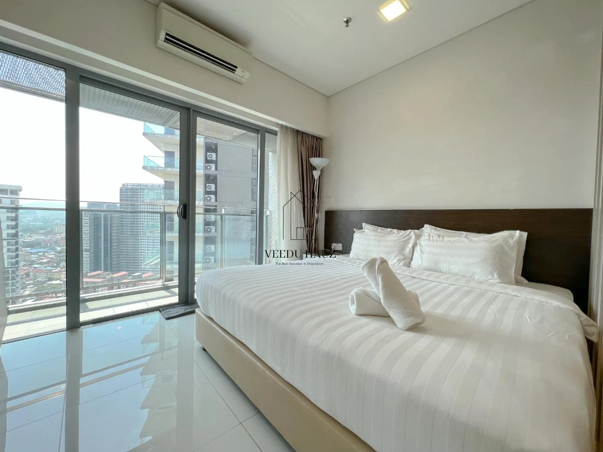 Bed in Mercu Summer Suites KLCC by Veedu Hauz
