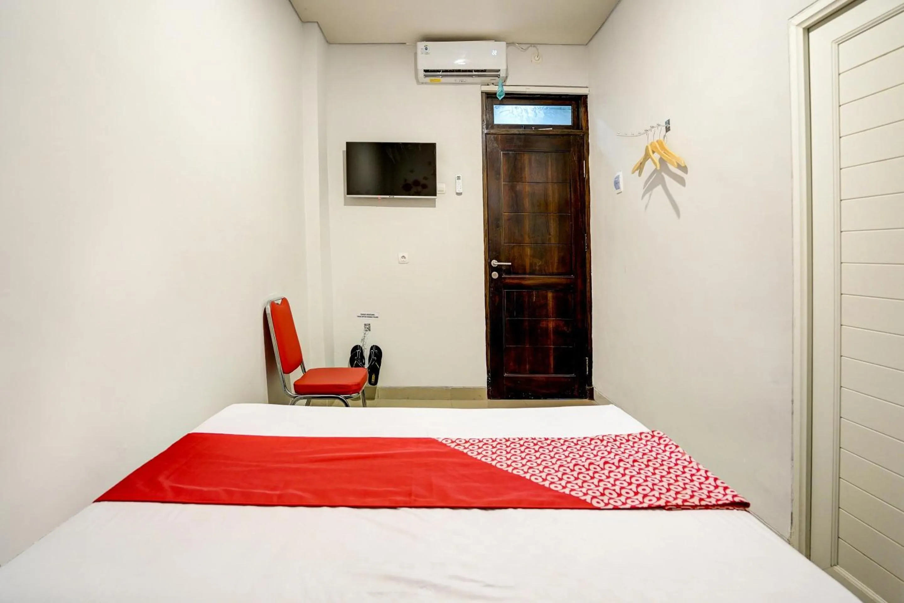 Bedroom in Super OYO Capital O 92506 K1 Residence Gedangan