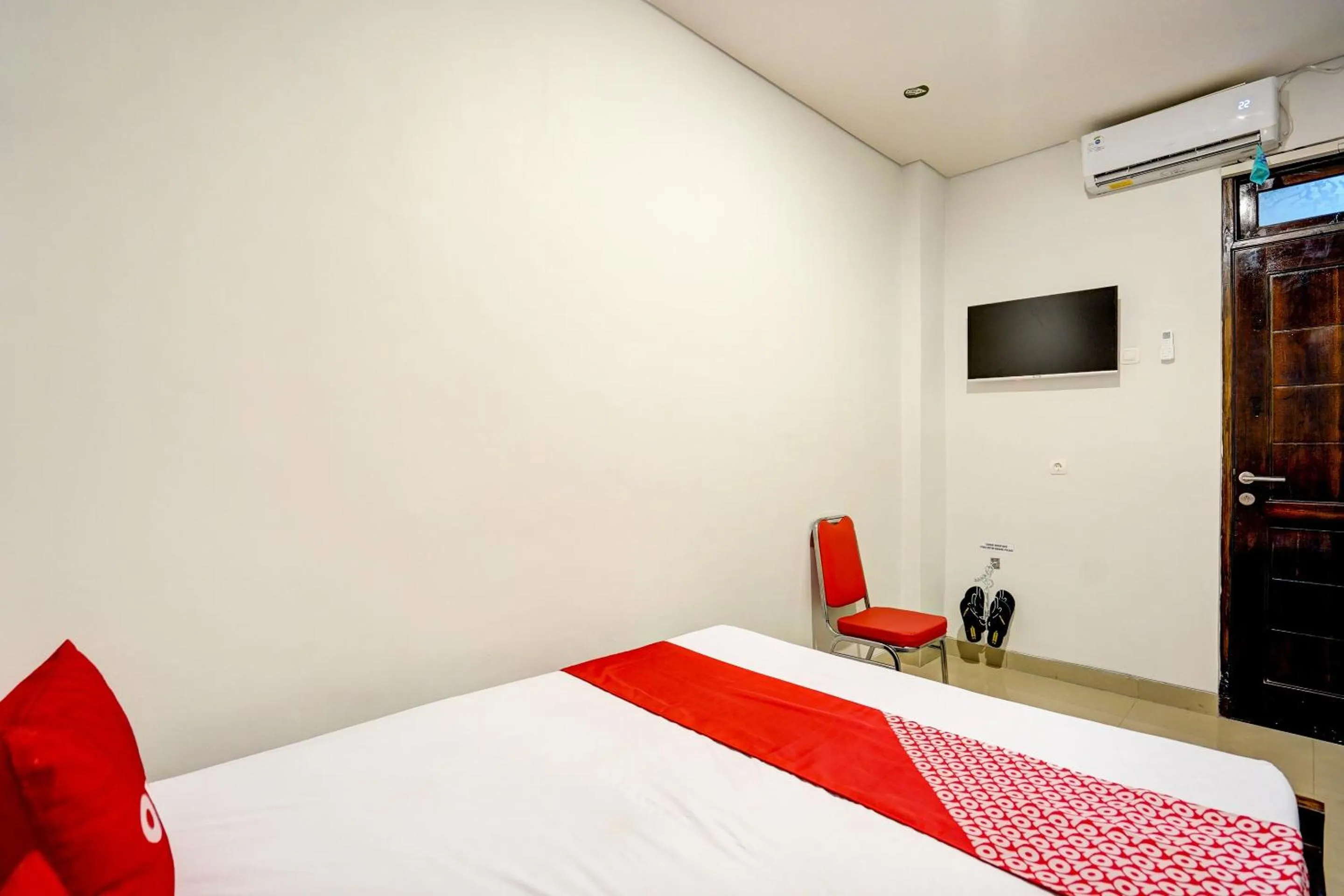 Bedroom in Super OYO Capital O 92506 K1 Residence Gedangan