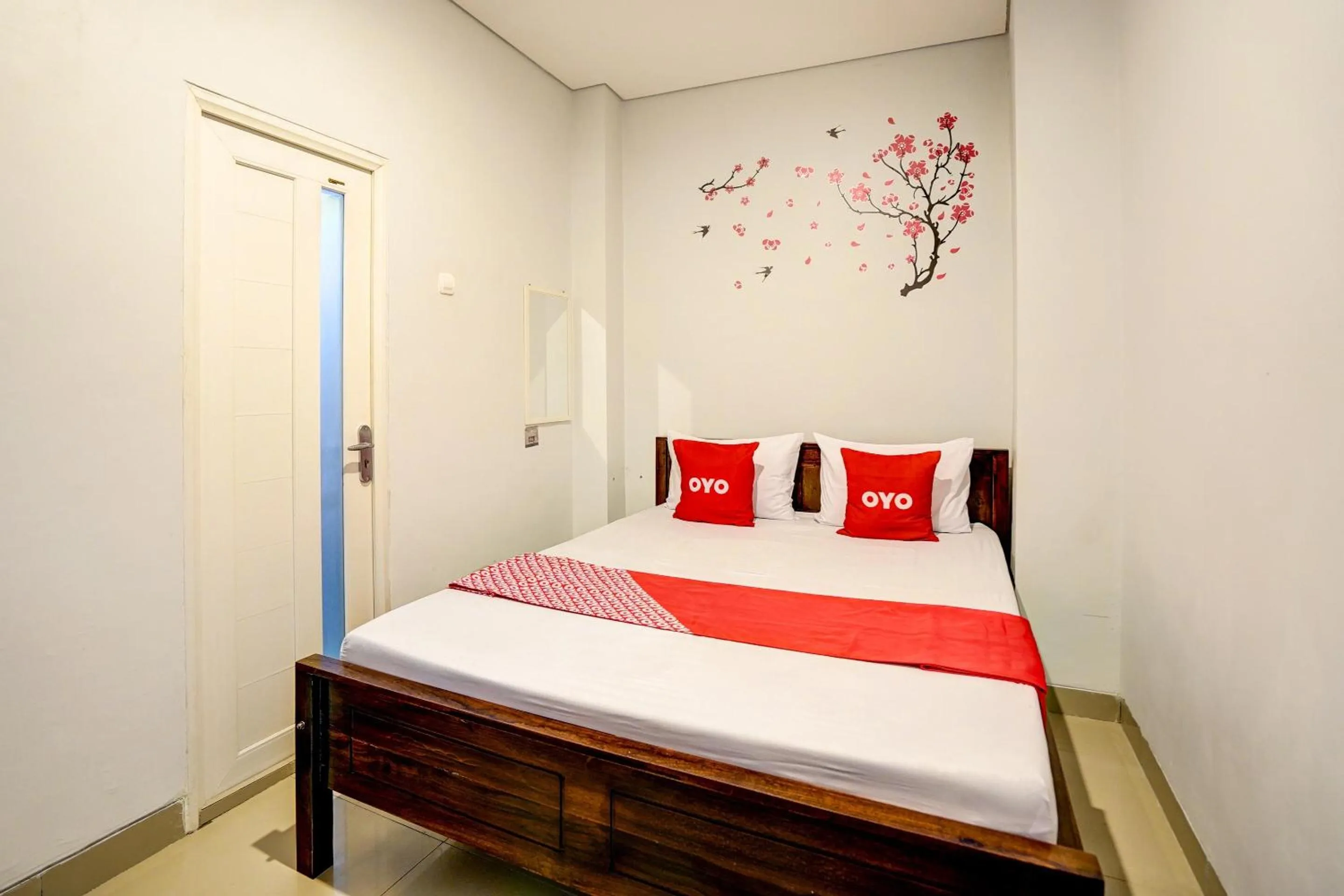 Bedroom in Super OYO Capital O 92506 K1 Residence Gedangan