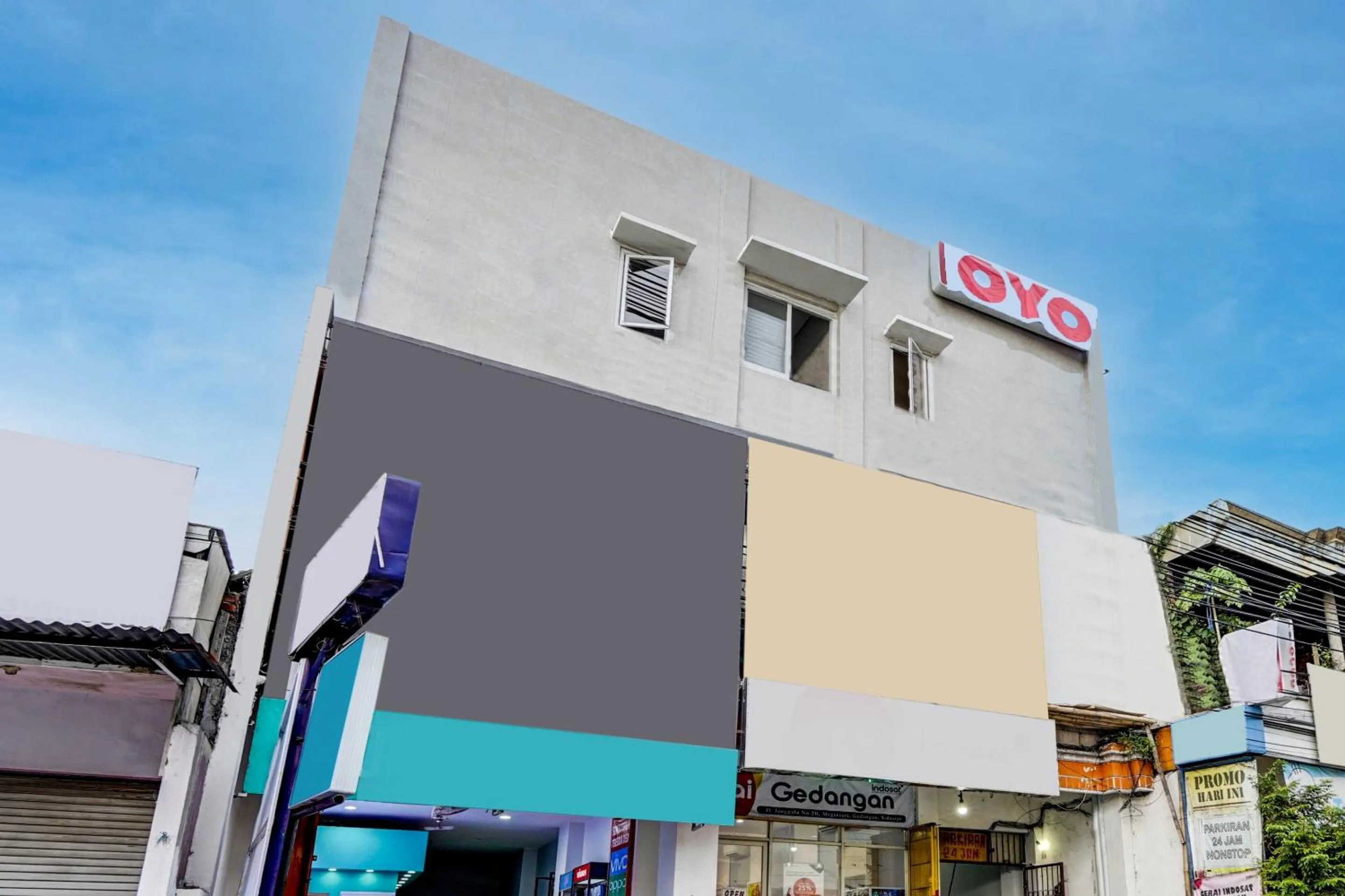 Facade/entrance in Super OYO Capital O 92506 K1 Residence Gedangan