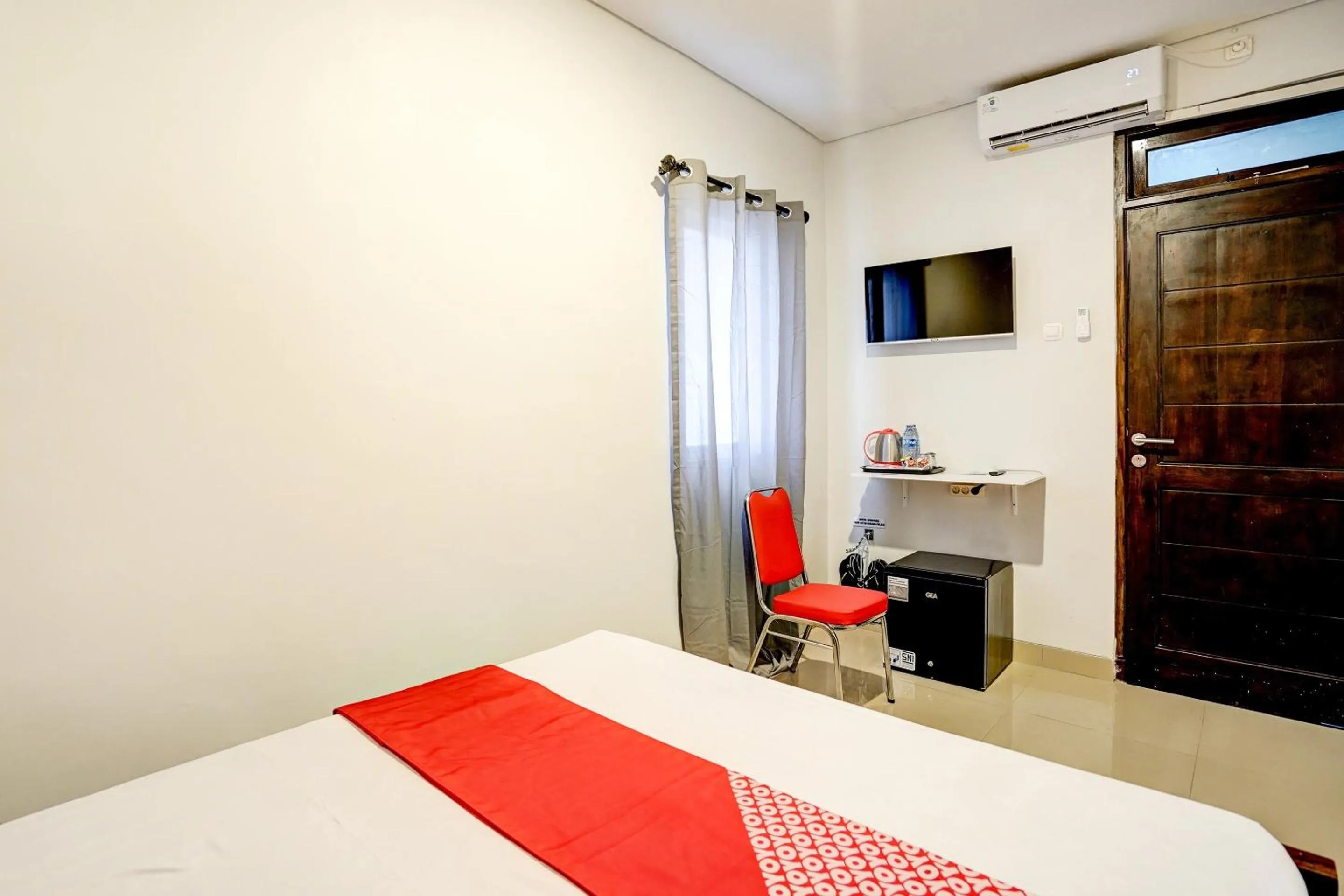 Bedroom in Super OYO Capital O 92506 K1 Residence Gedangan