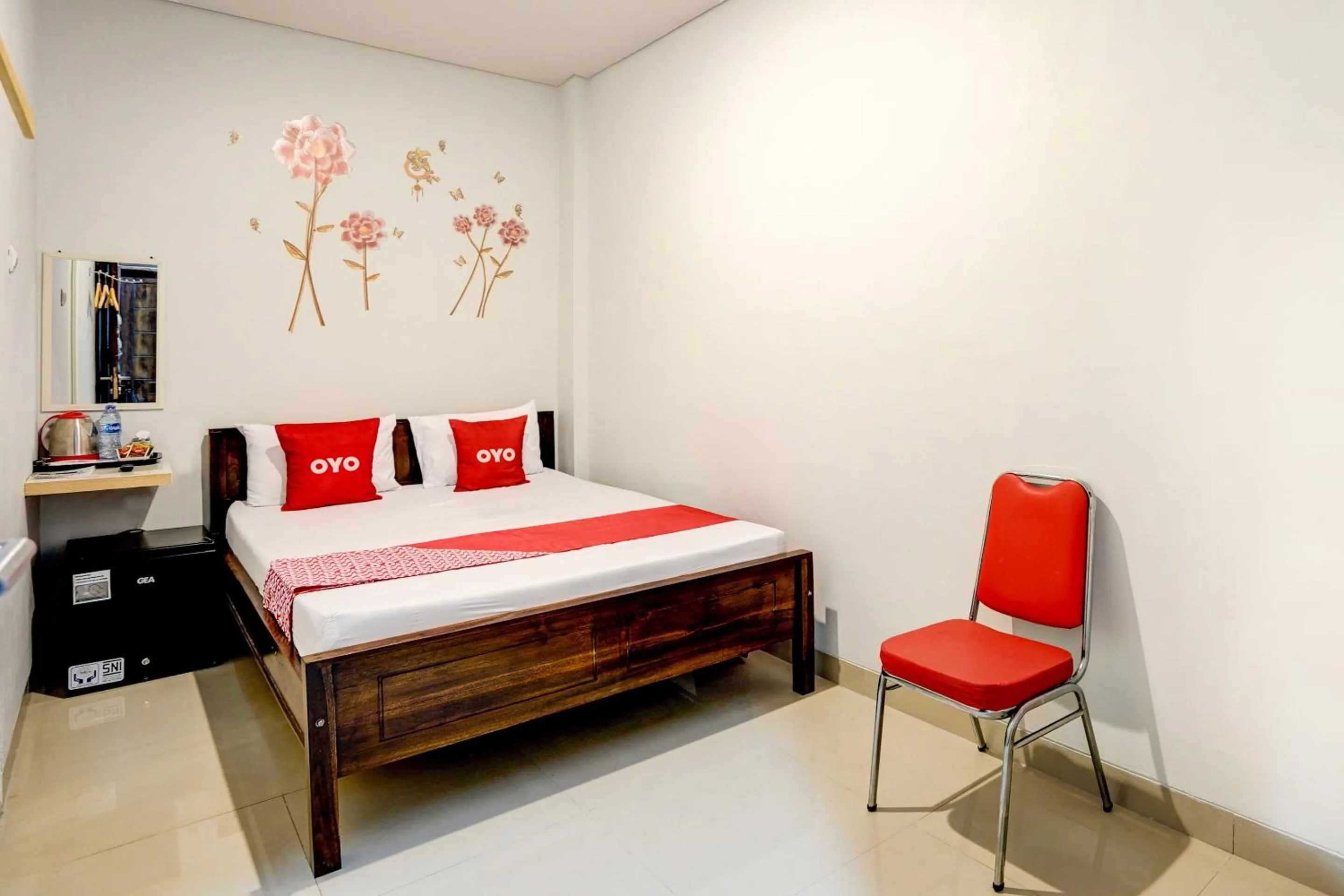 Bedroom in Super OYO Capital O 92506 K1 Residence Gedangan