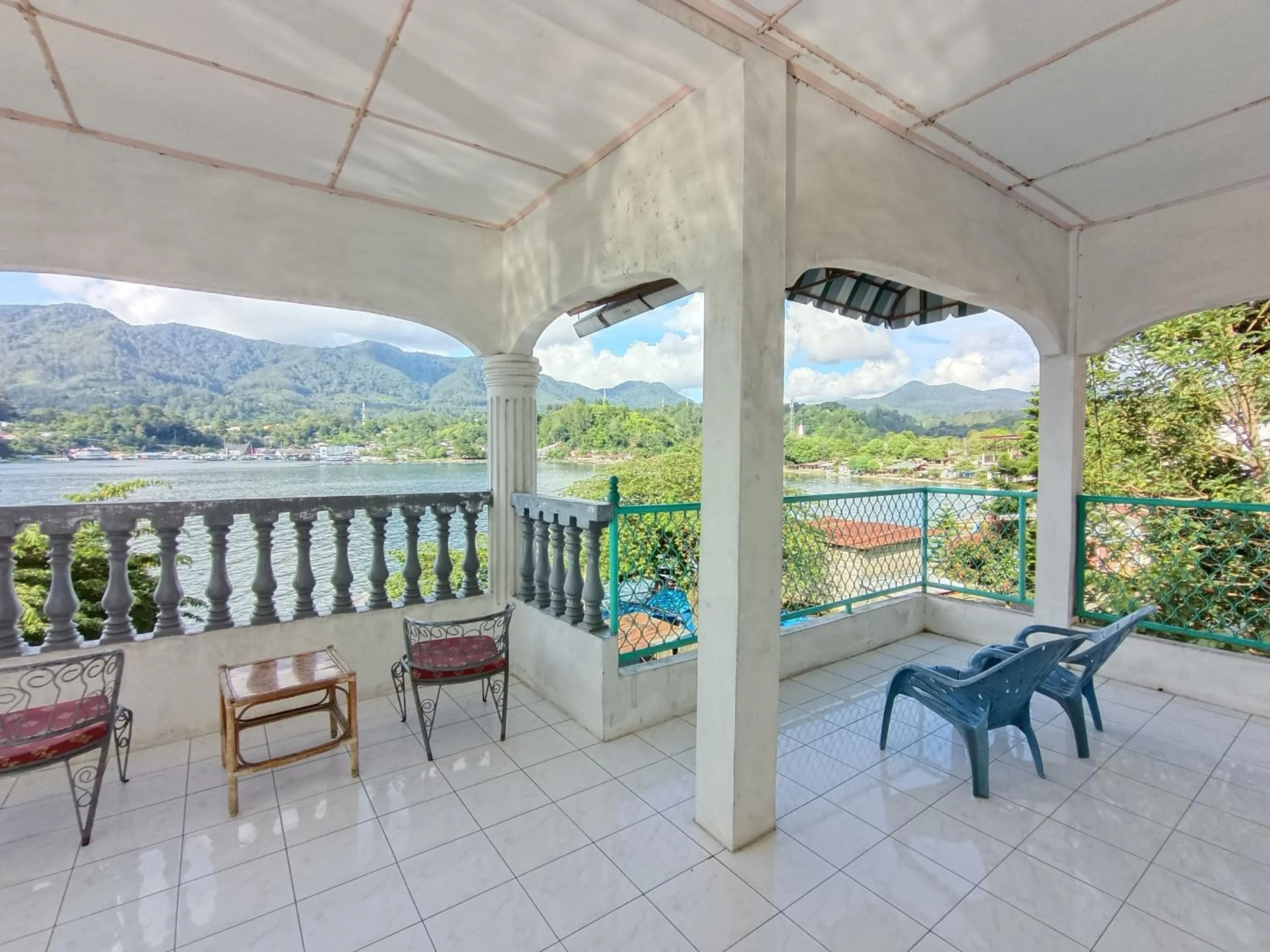 Garden in Hotel O Penginapan & Villa Sirait