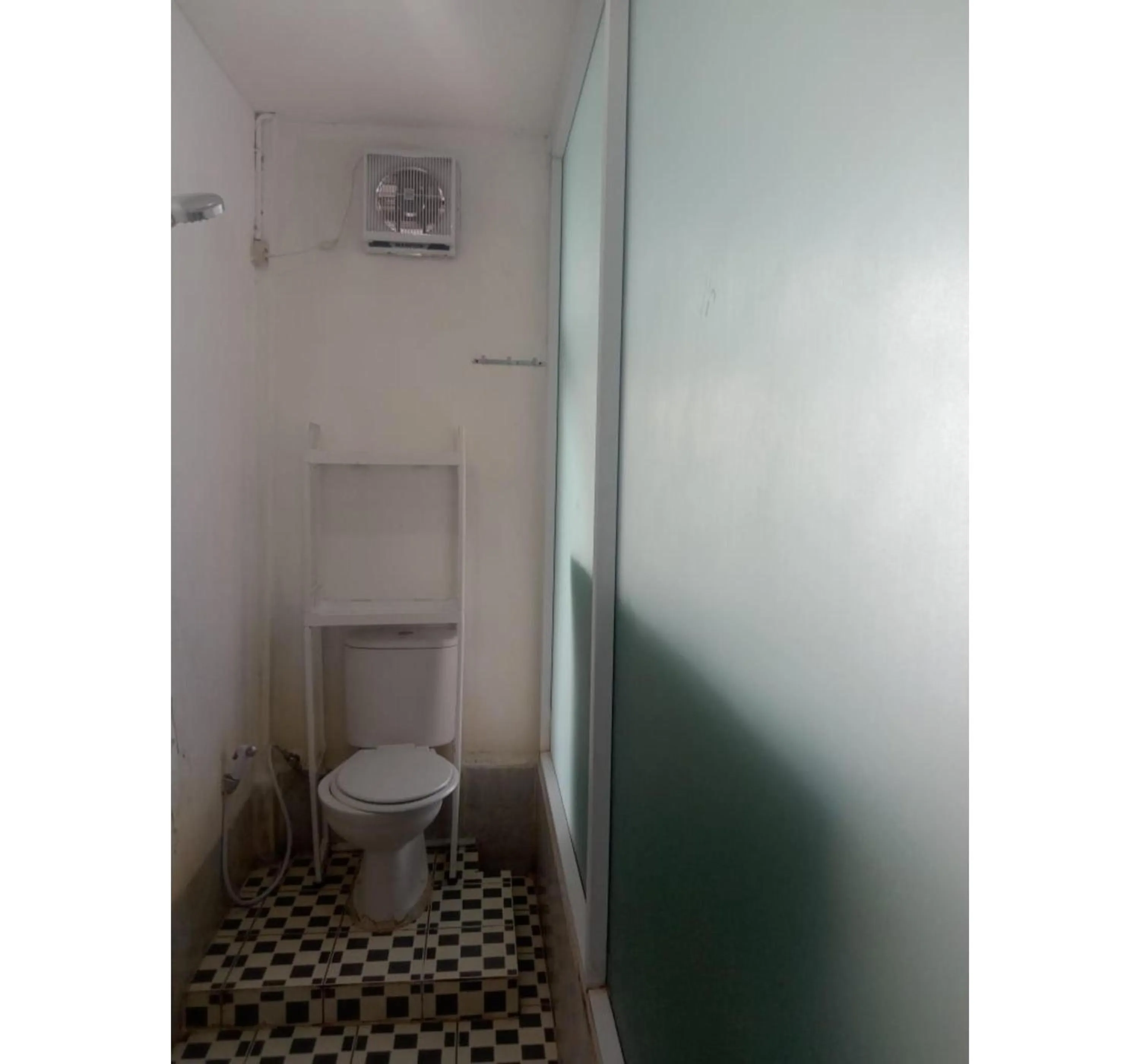 Bathroom in Hotel O Penginapan & Villa Sirait