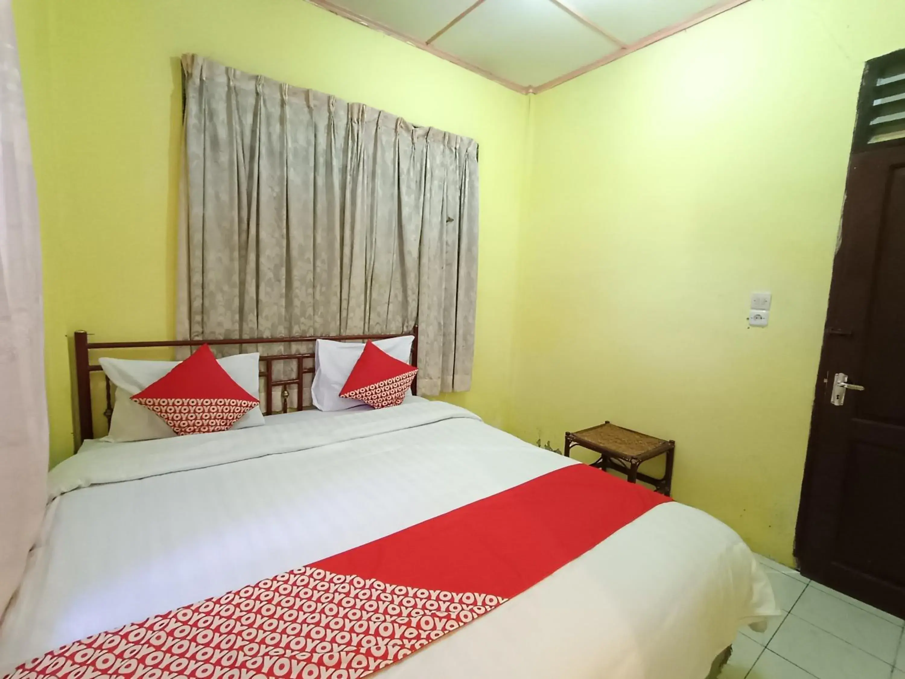Standard Double Room in Hotel O Penginapan & Villa Sirait Standard Double Room in Hotel O Penginapan & Villa Sirait