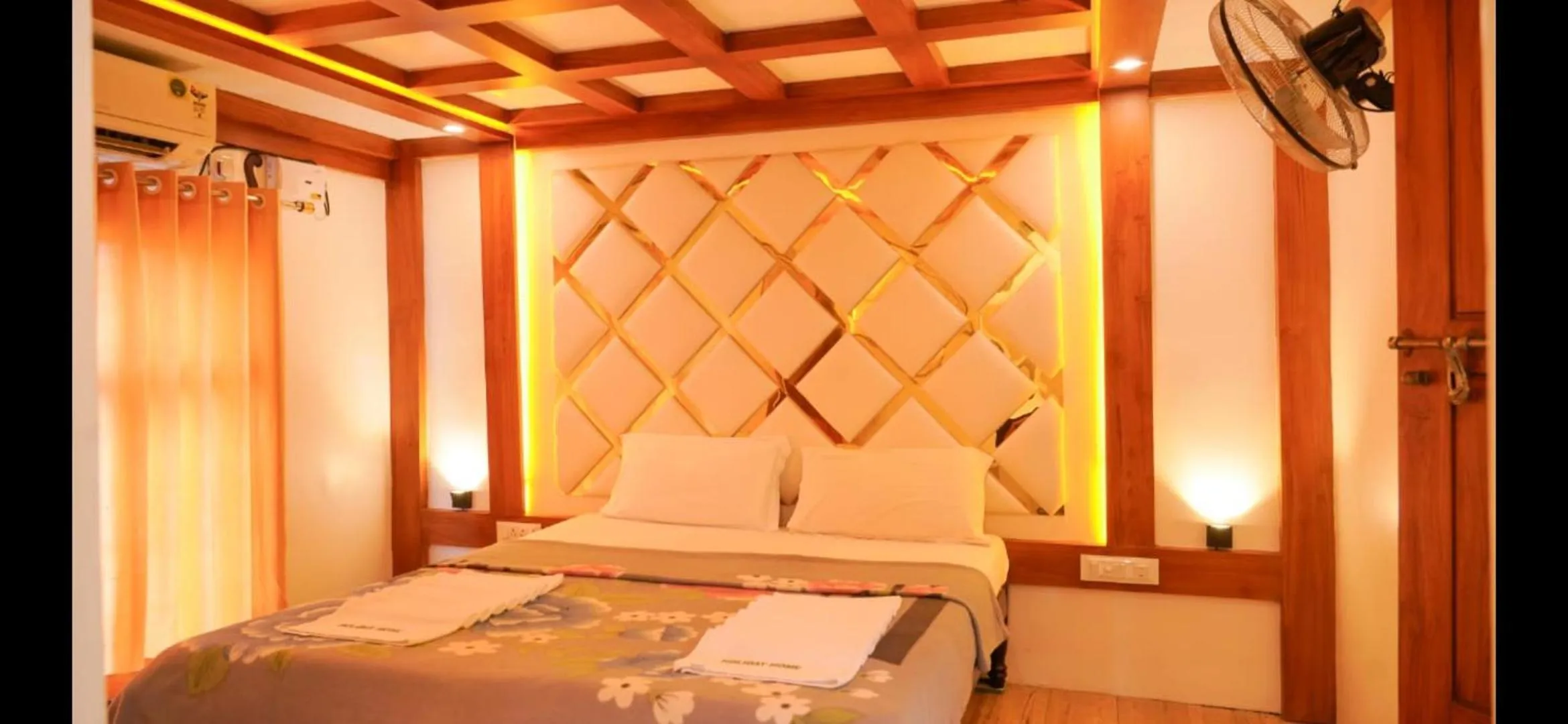 Bedroom, Bed in Kerala Boathouse