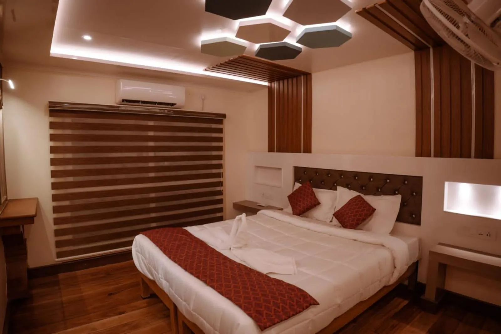 Bedroom, Bed in Kerala Boathouse
