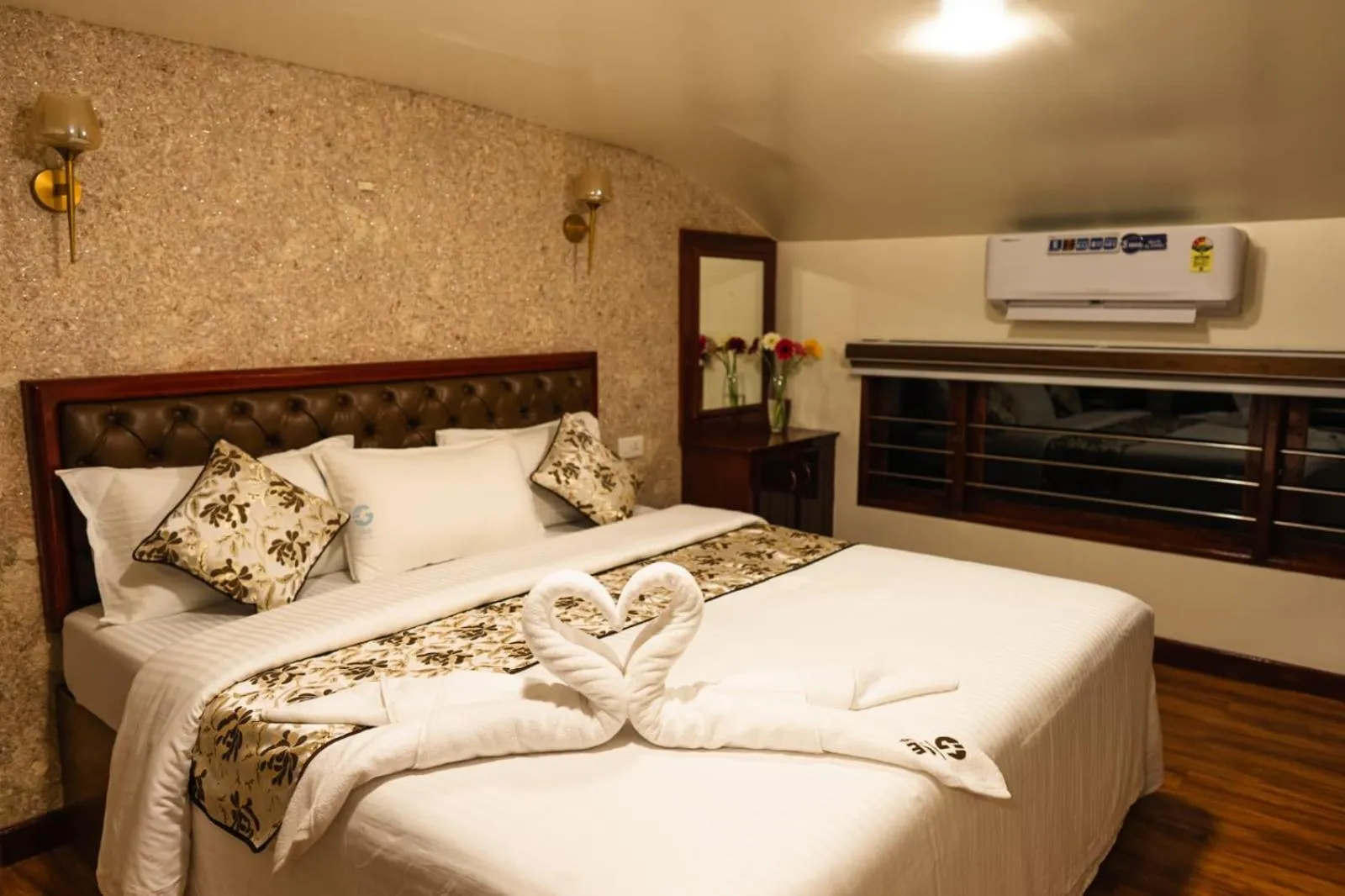 Bed in Kerala Boathouse