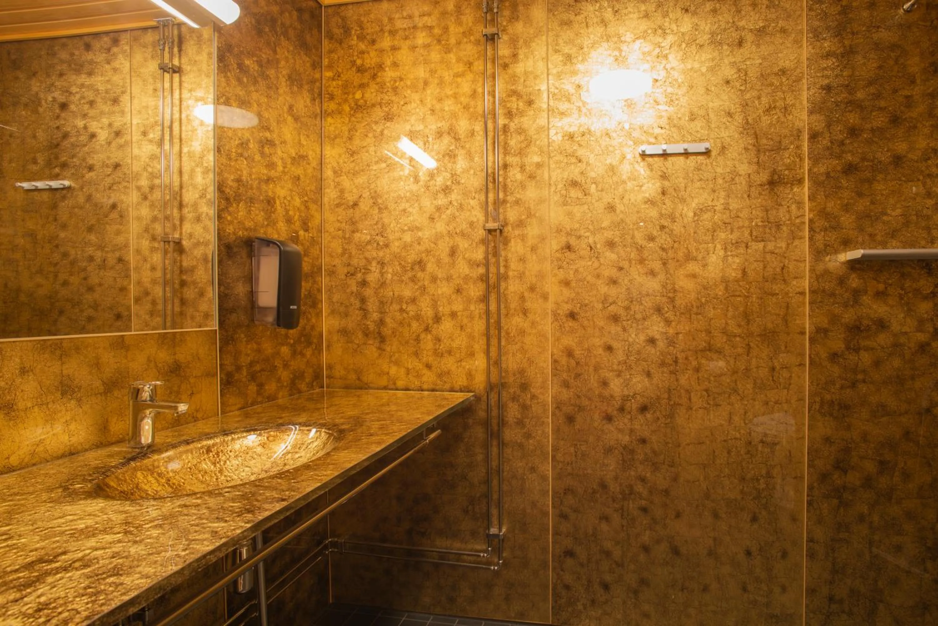 Shower in Utsjoki Arctic Resort