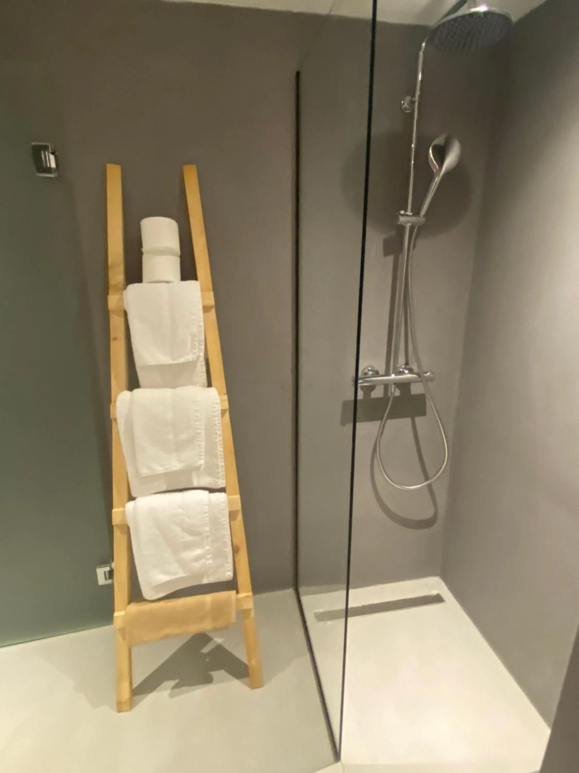 Shower in Helios Beach Hotel & Bungalows