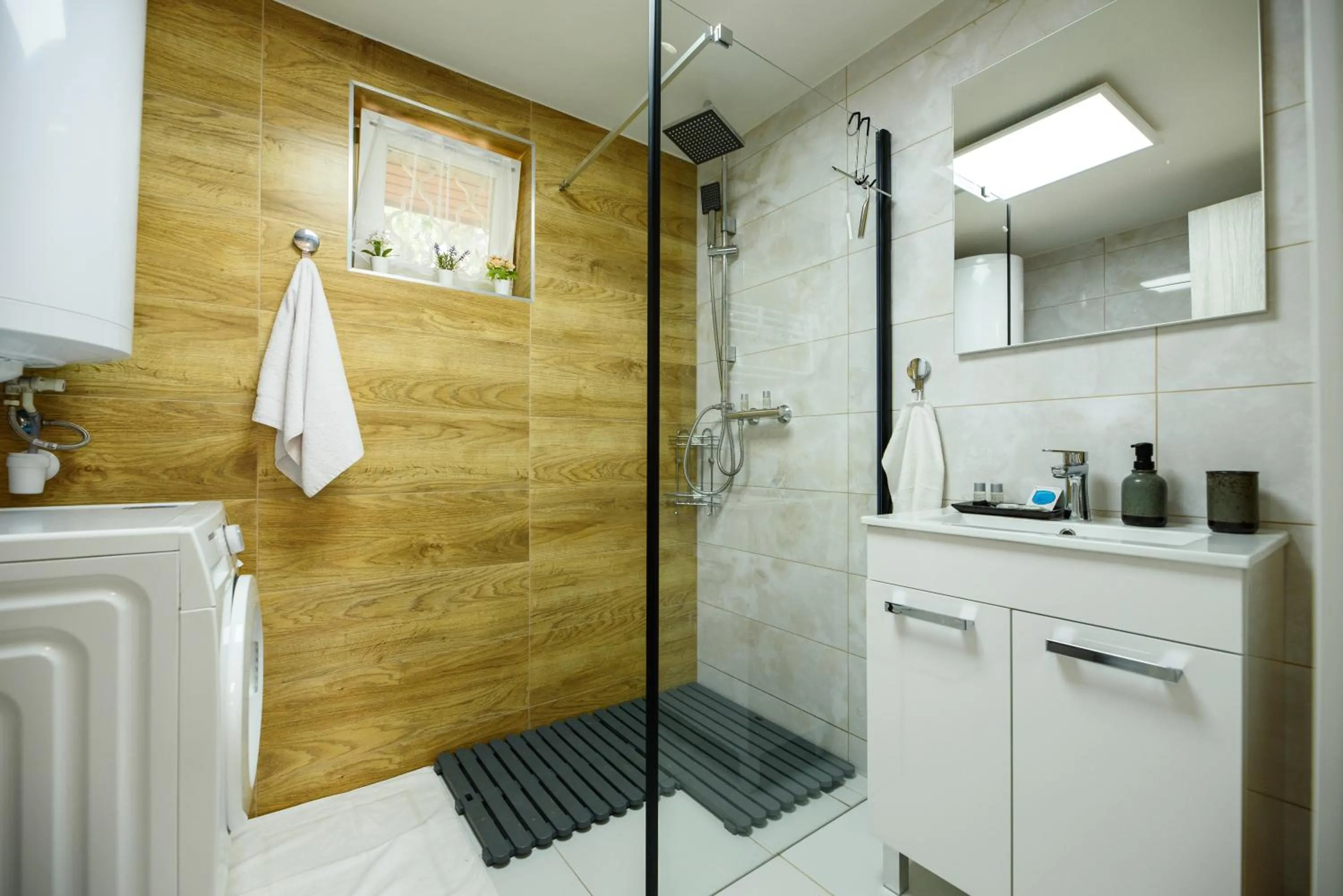 Shower in Emili Apartman Ráckeve