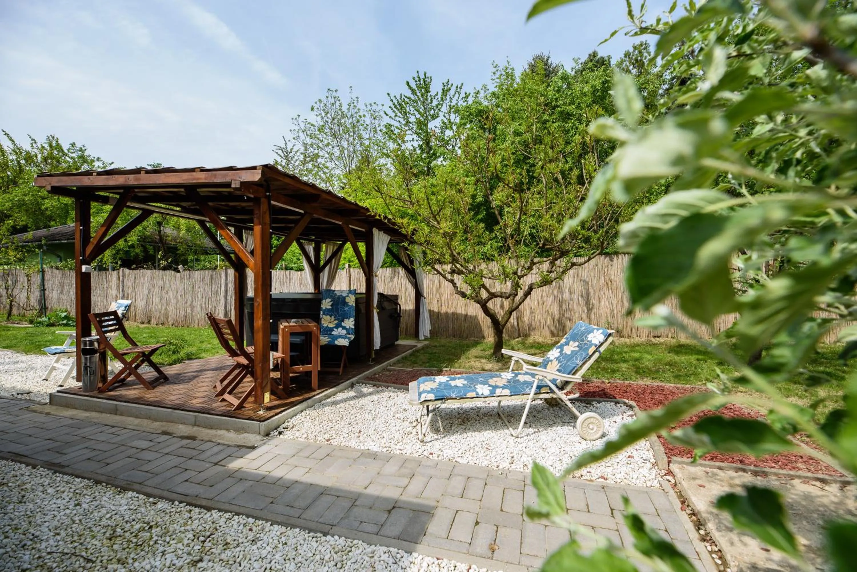 Garden in Emili Apartman Ráckeve