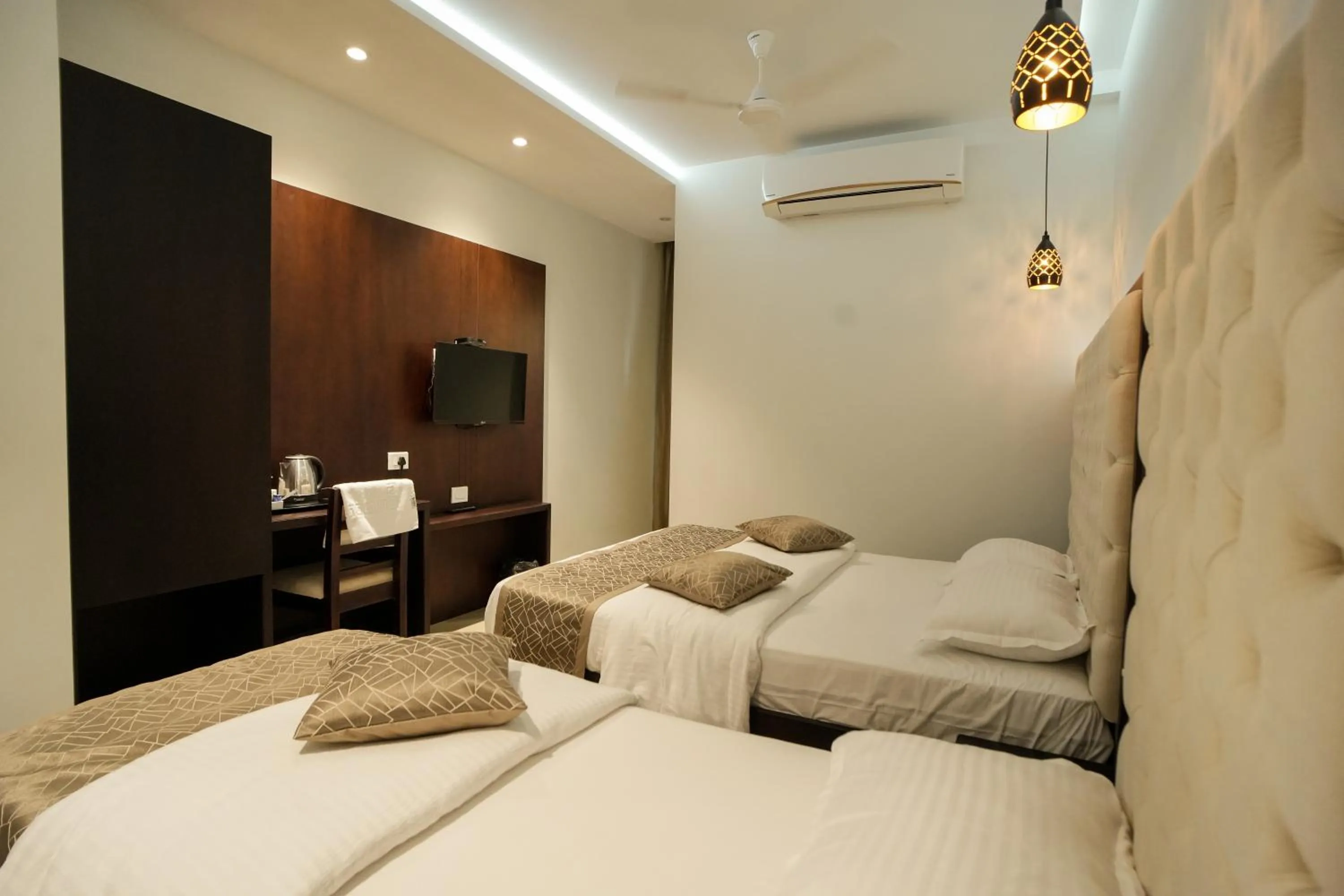 Bed in Sulu Residency