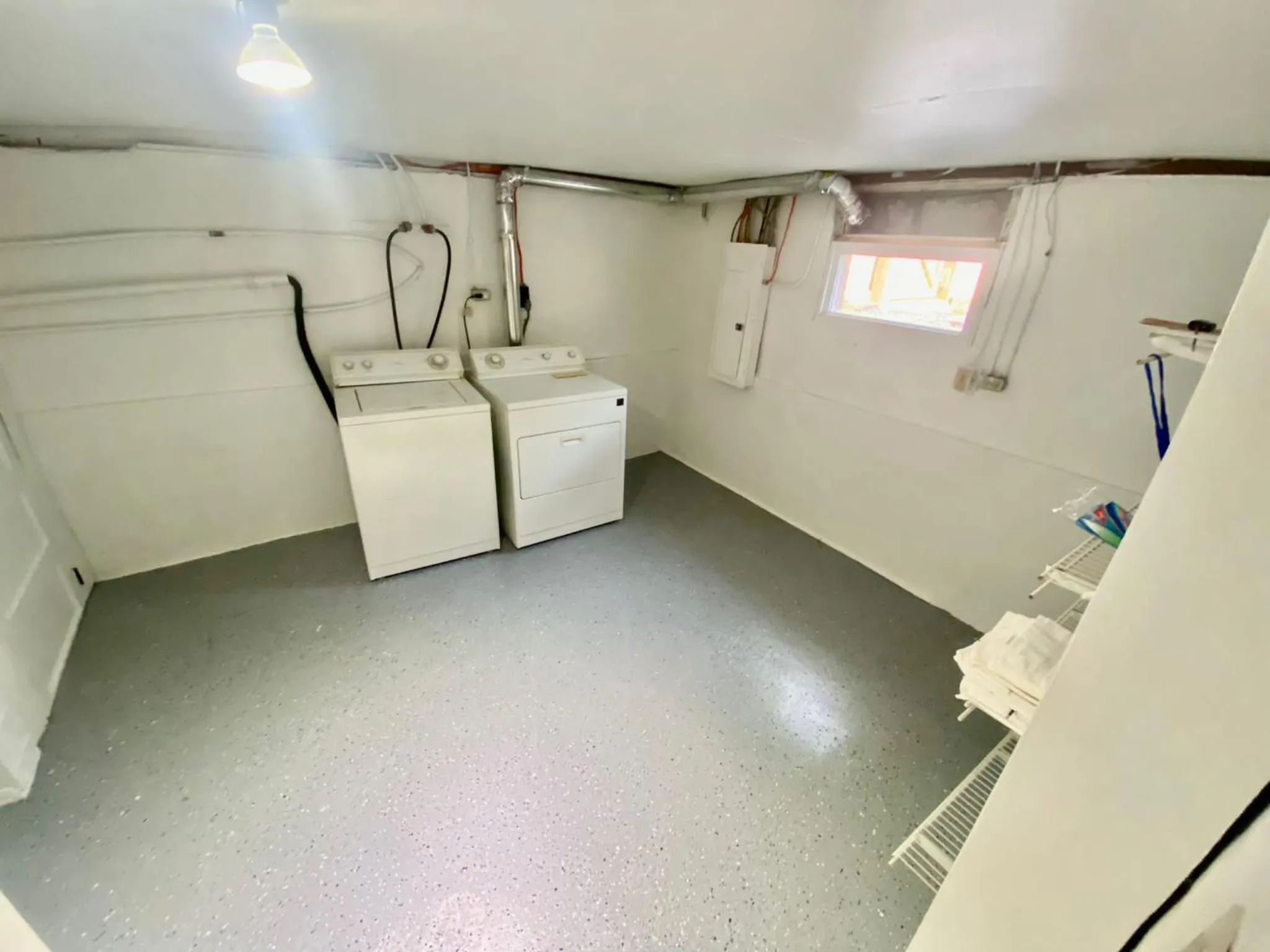 Cheerful 3 Bedroom Home, Walk To Uvastadium