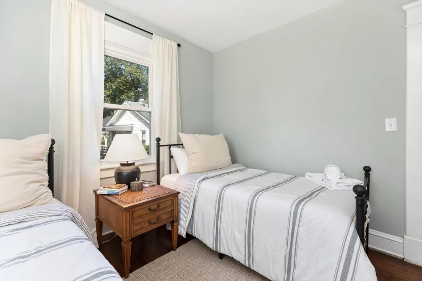 Cheerful 3 Bedroom Home, Walk To Uvastadium