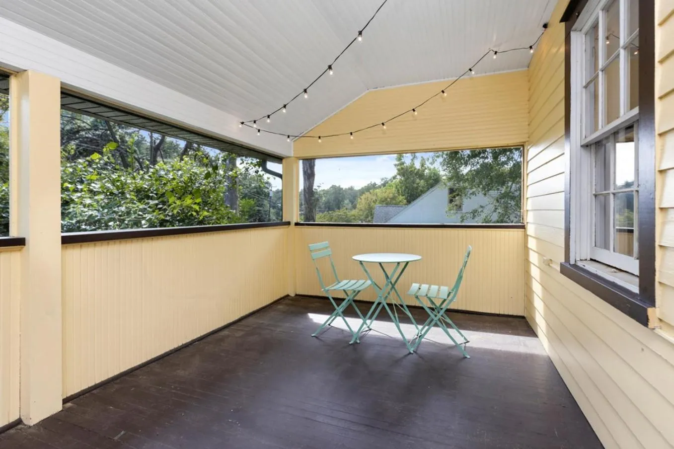 Cheerful 3 Bedroom Home, Walk To Uvastadium