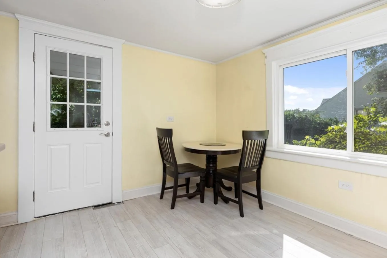 Cheerful 3 Bedroom Home, Walk To Uvastadium