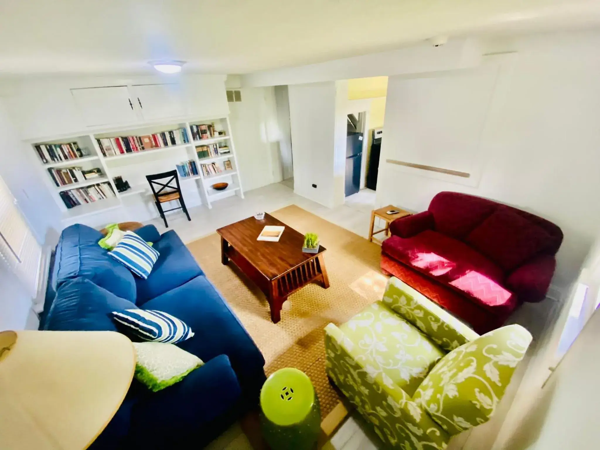 Cheerful 3 Bedroom Home, Walk To Uvastadium Cheerful 3 Bedroom Home, Walk To Uvastadium