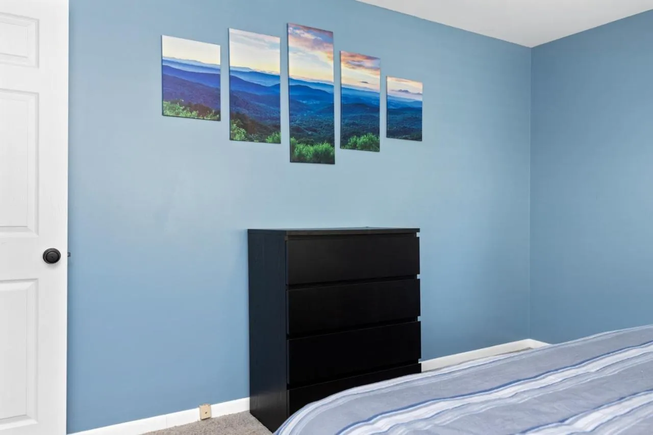 Bed in Waynesboro home near Wintergreen Charlottesville