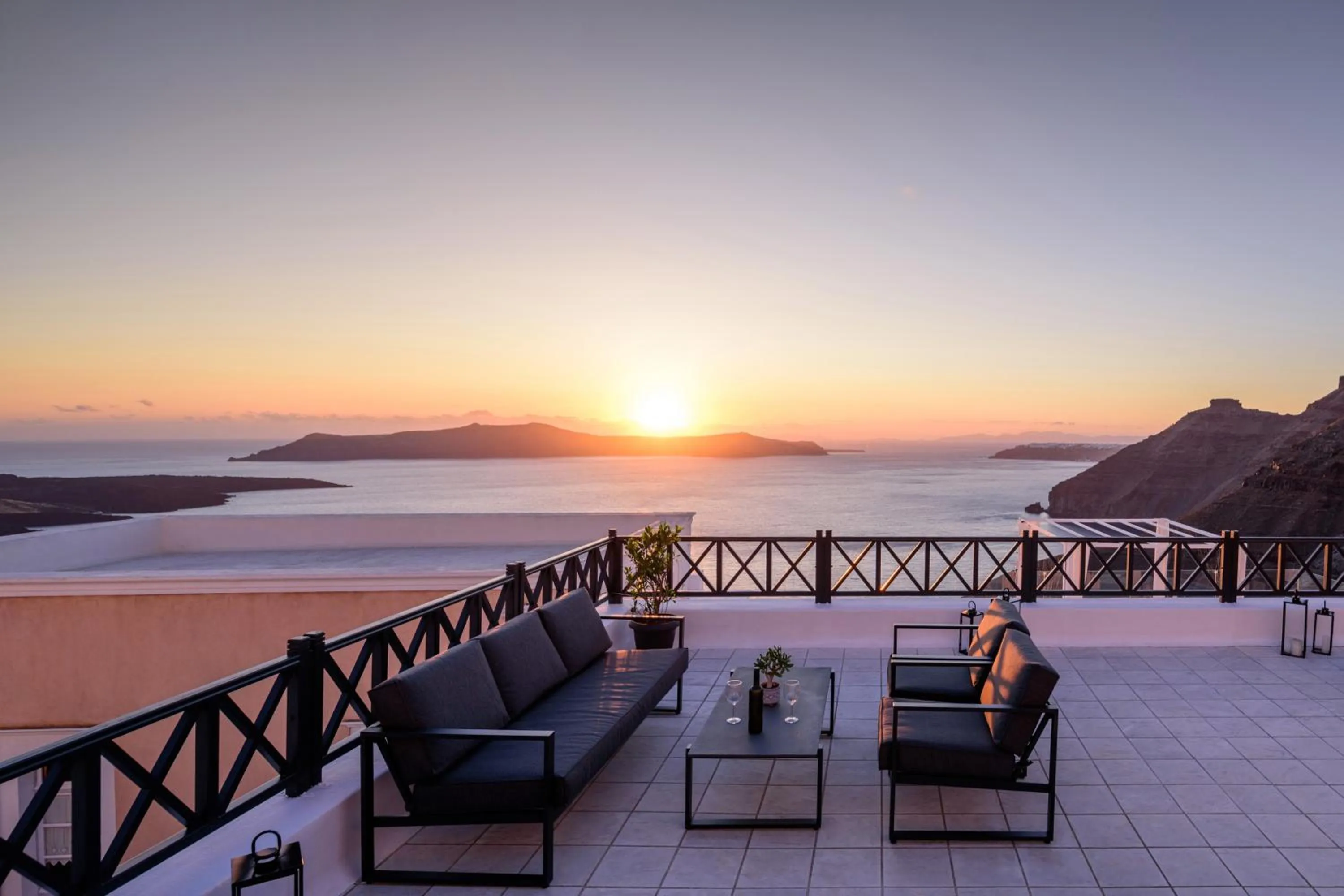 Property building in Firalia, Casa in Rock Suites