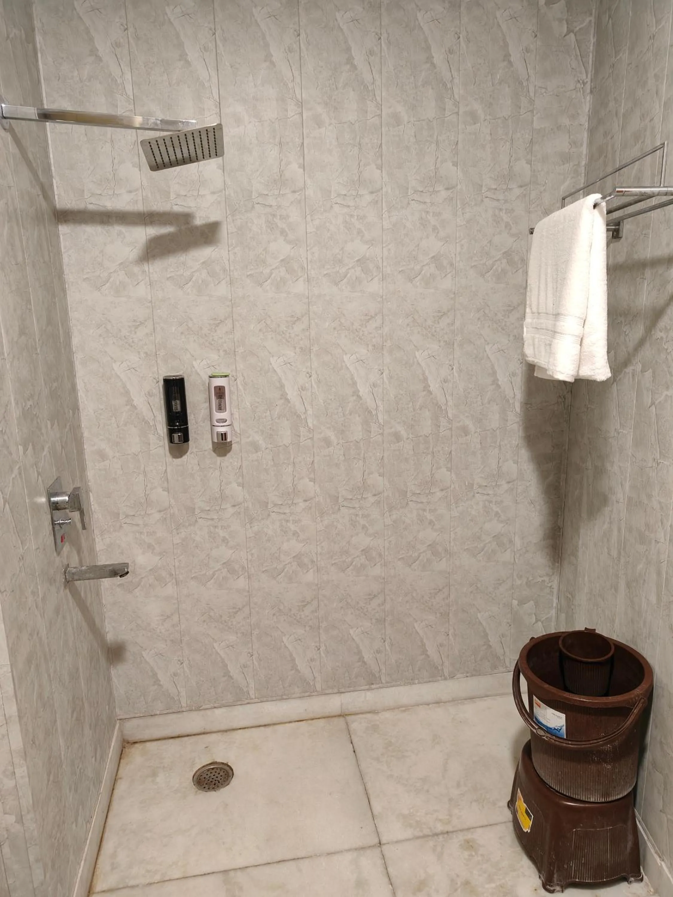 Shower in Mela by Aurelia Heaven