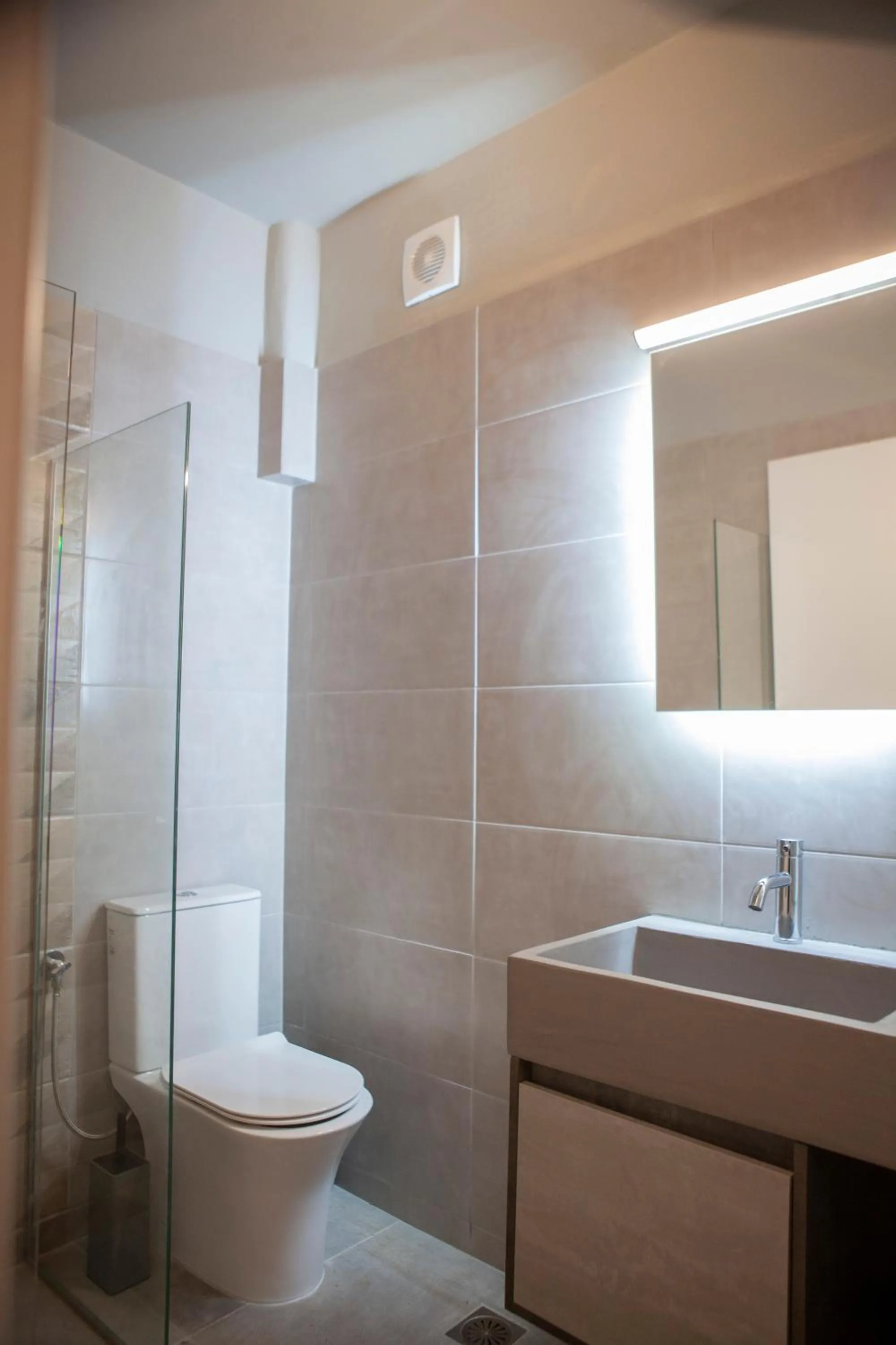 Shower in Aurora Suites