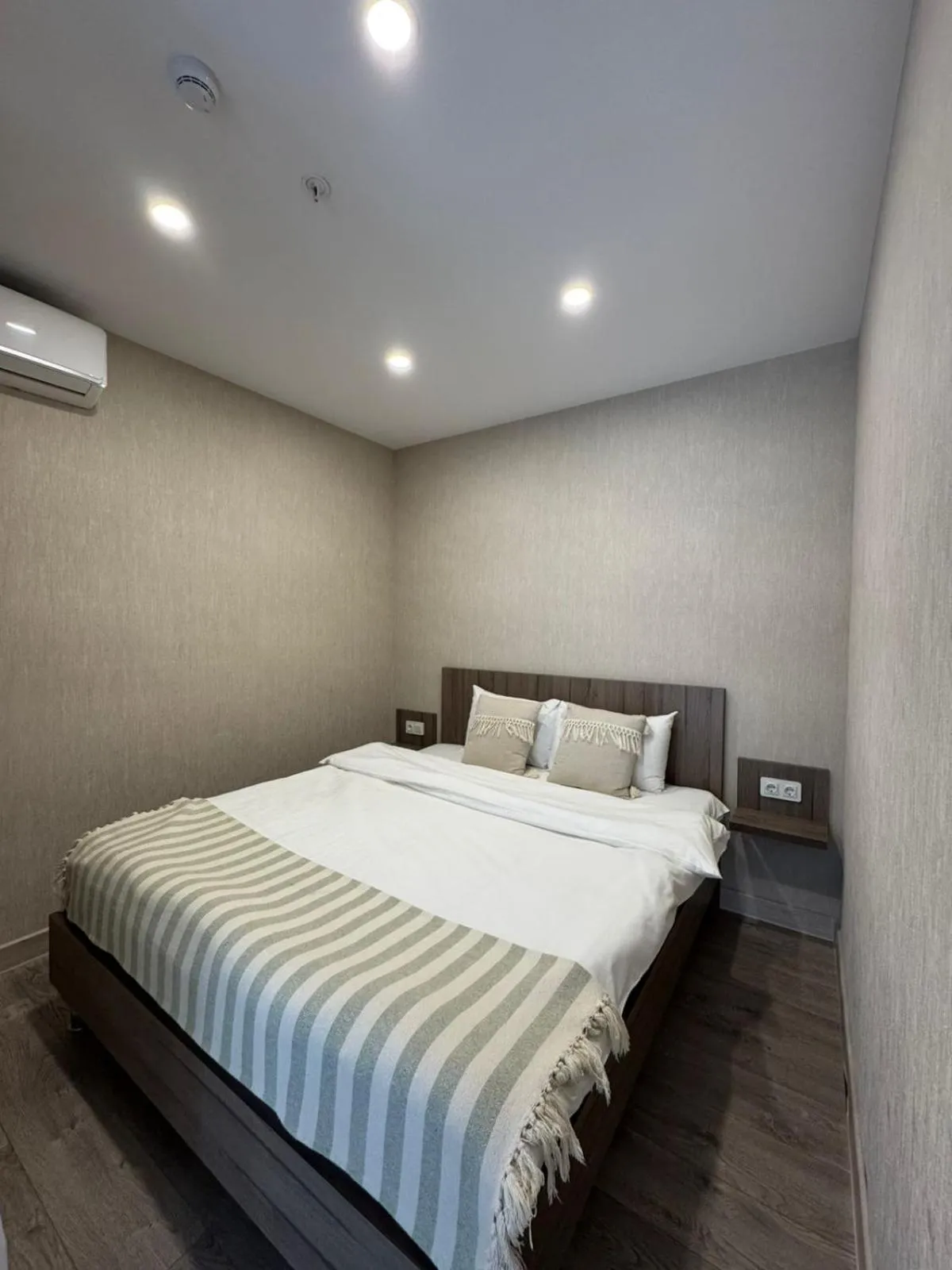 Bed in Green Side Apart Hotel