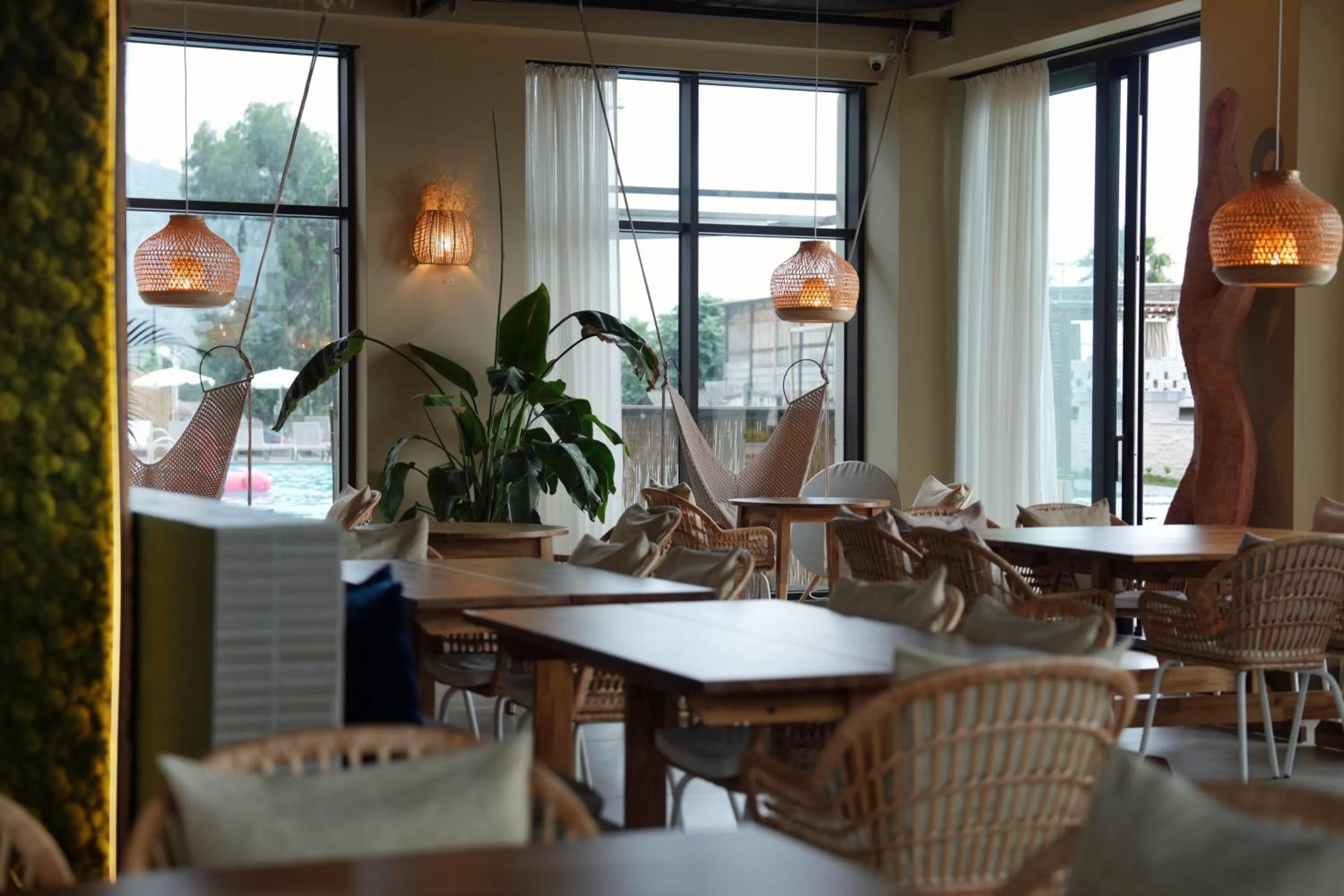 Restaurant/places to eat in Green Side Apart Hotel