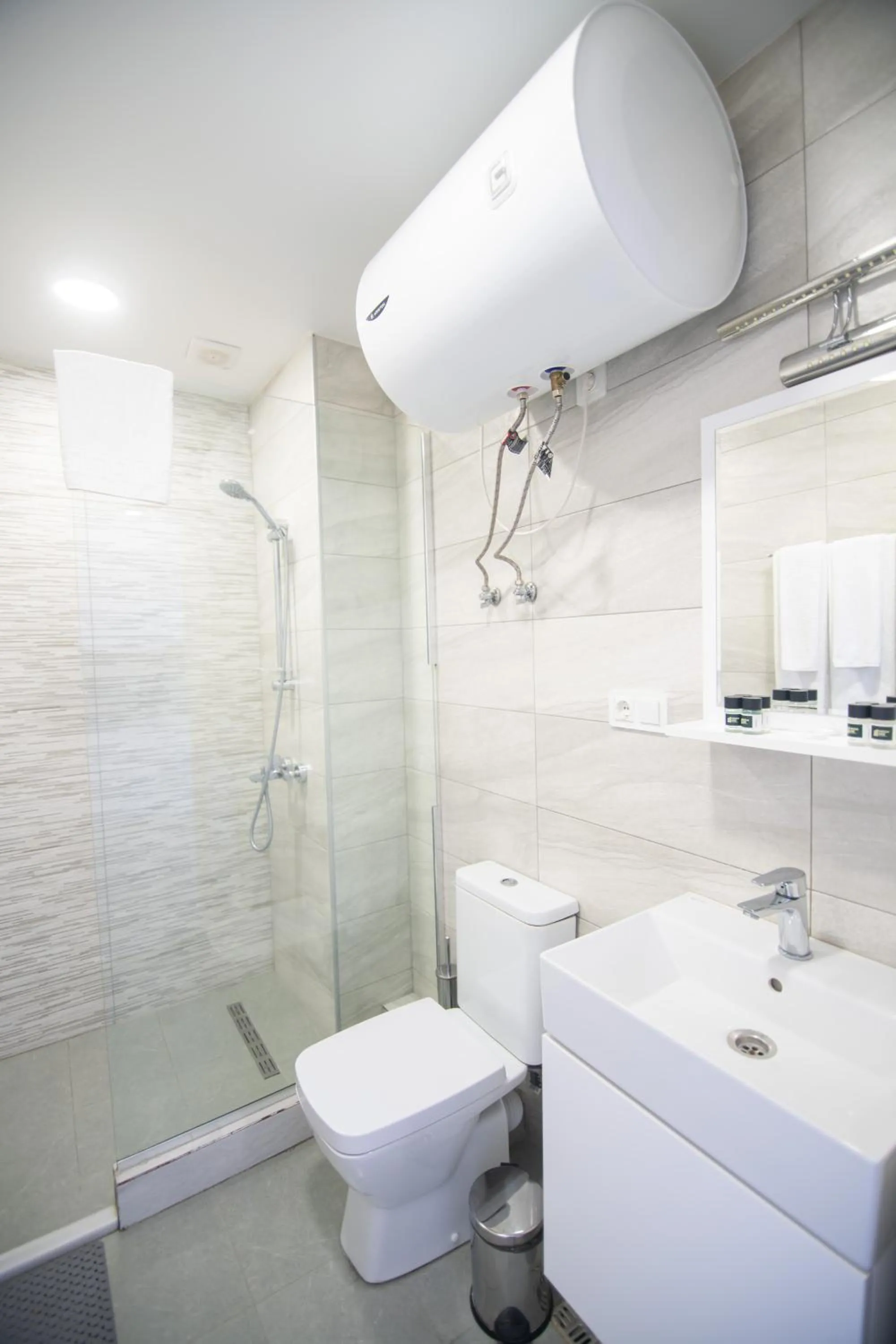 Shower in Green Side Apart Hotel