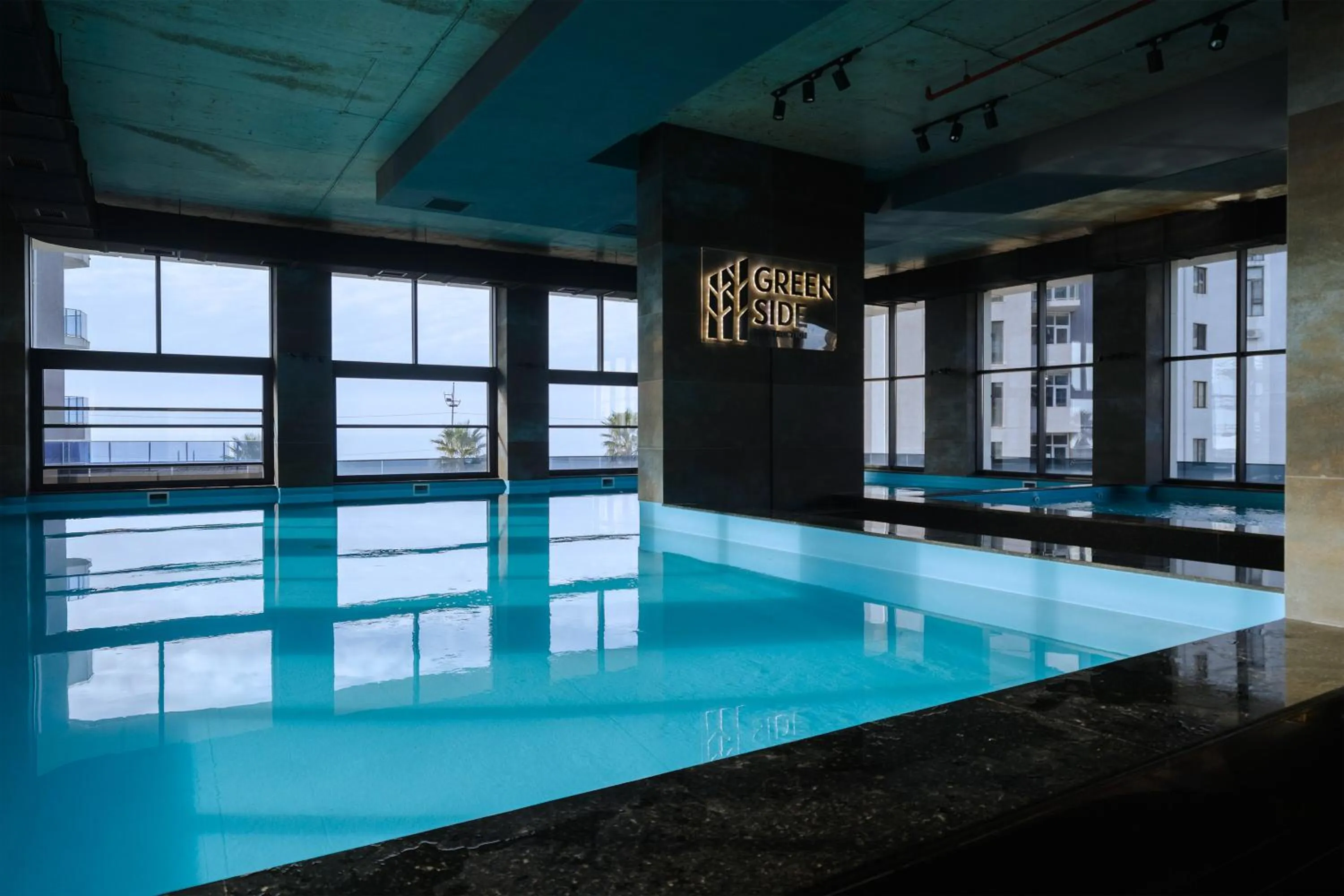 Swimming pool in Green Side Apart Hotel