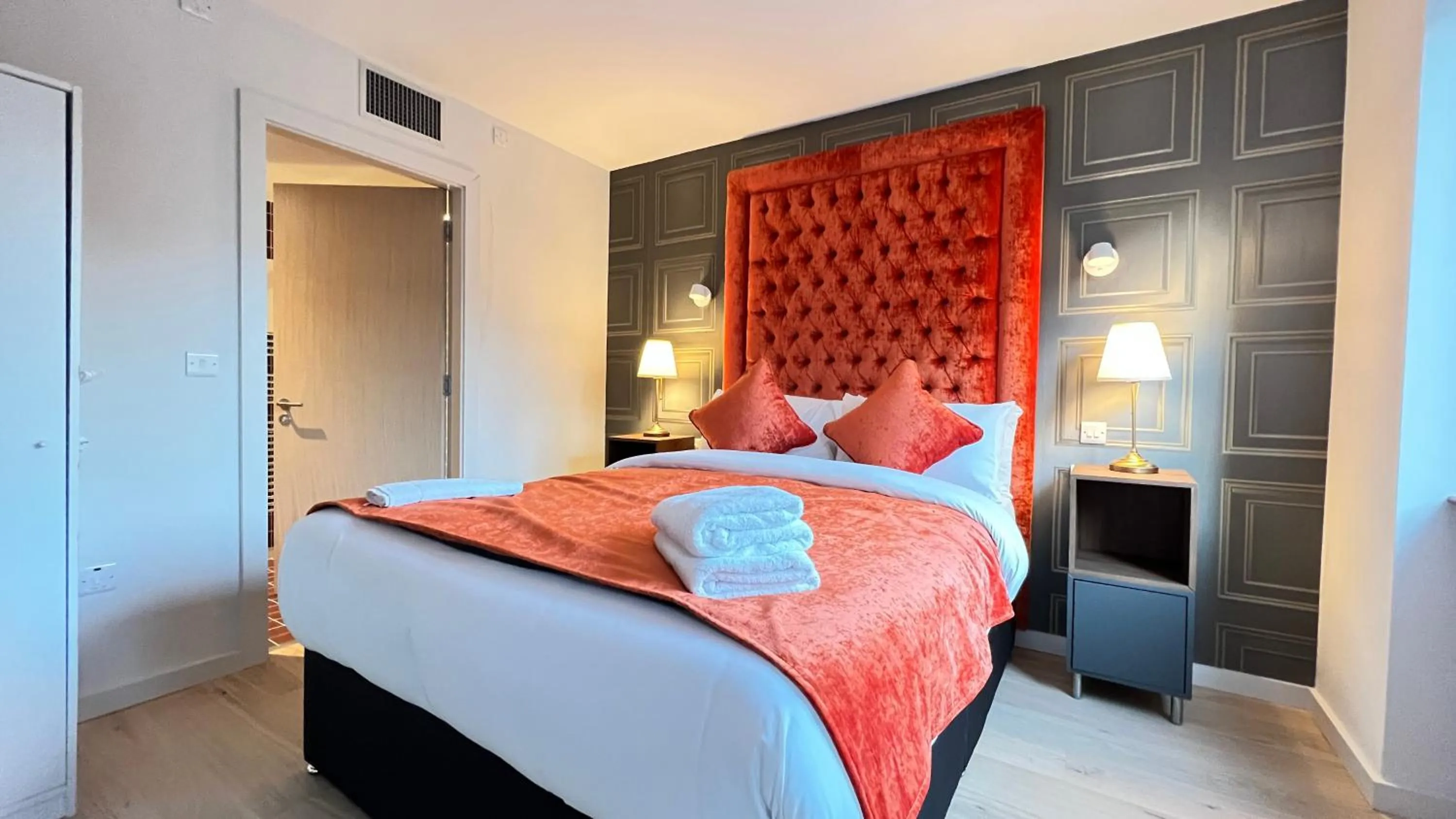 Bedroom, Bed in Merrion Square Studios