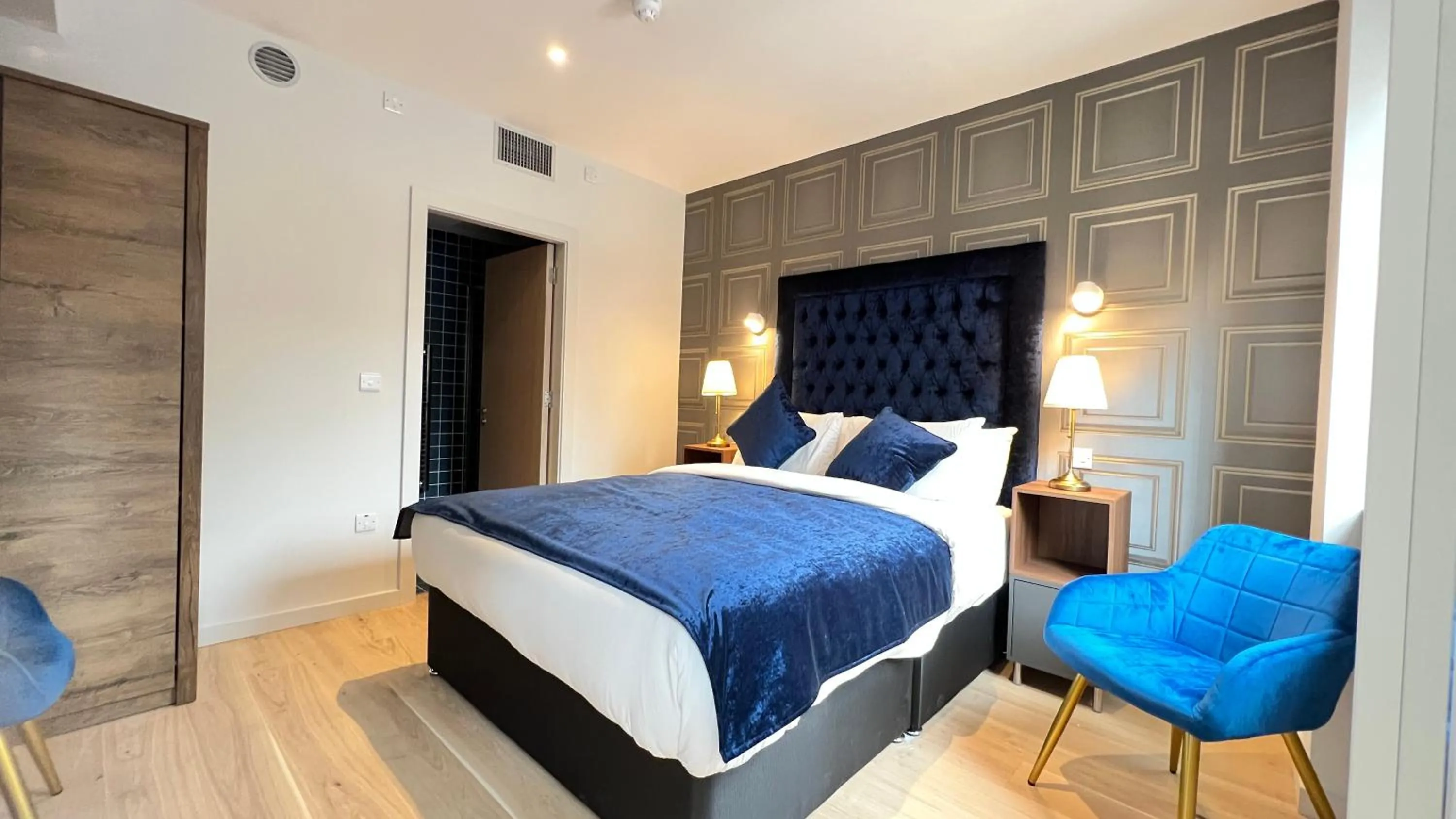 Bedroom, Bed in Merrion Square Studios