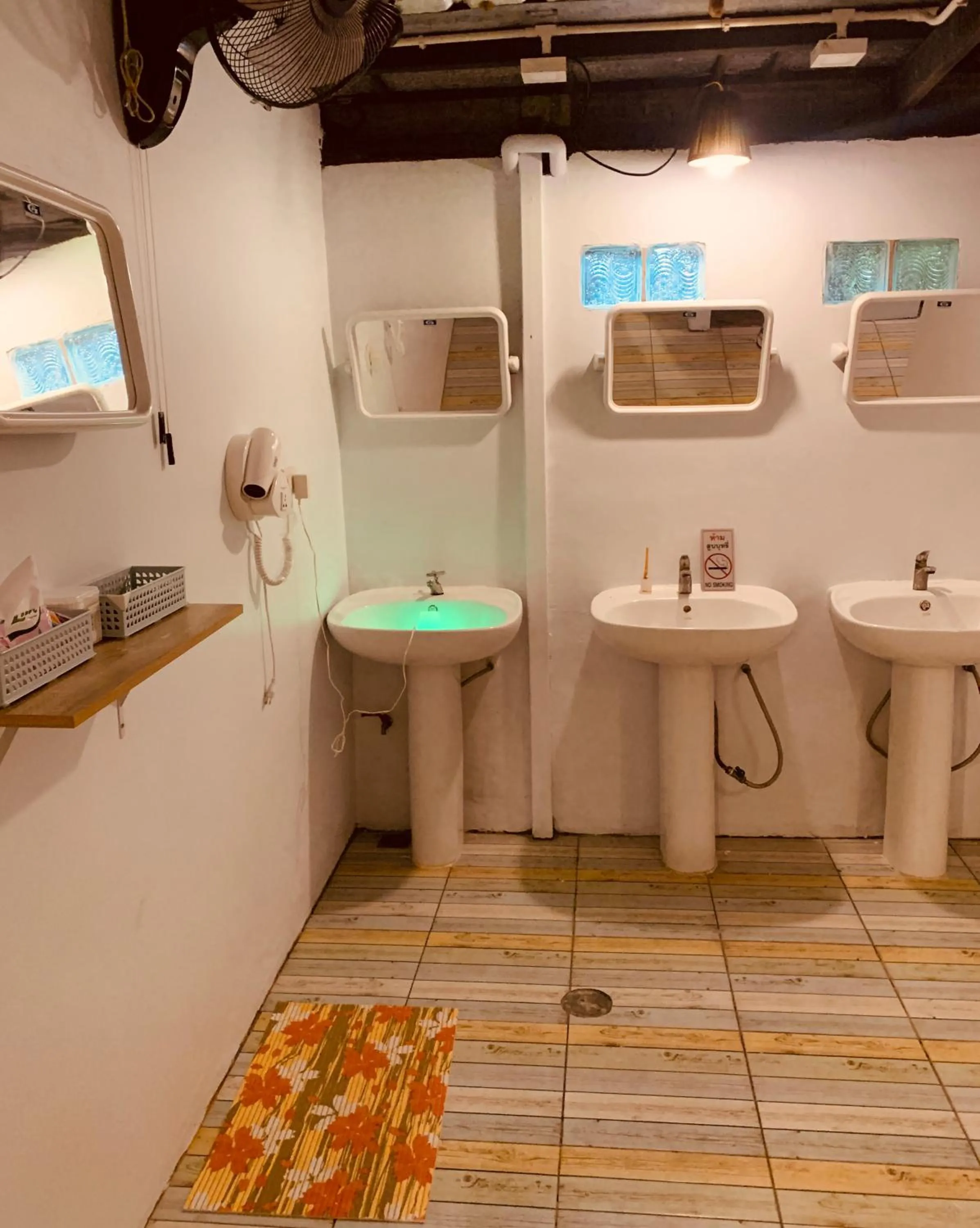 Shower in Hostel Baan Ichi （一番庵）