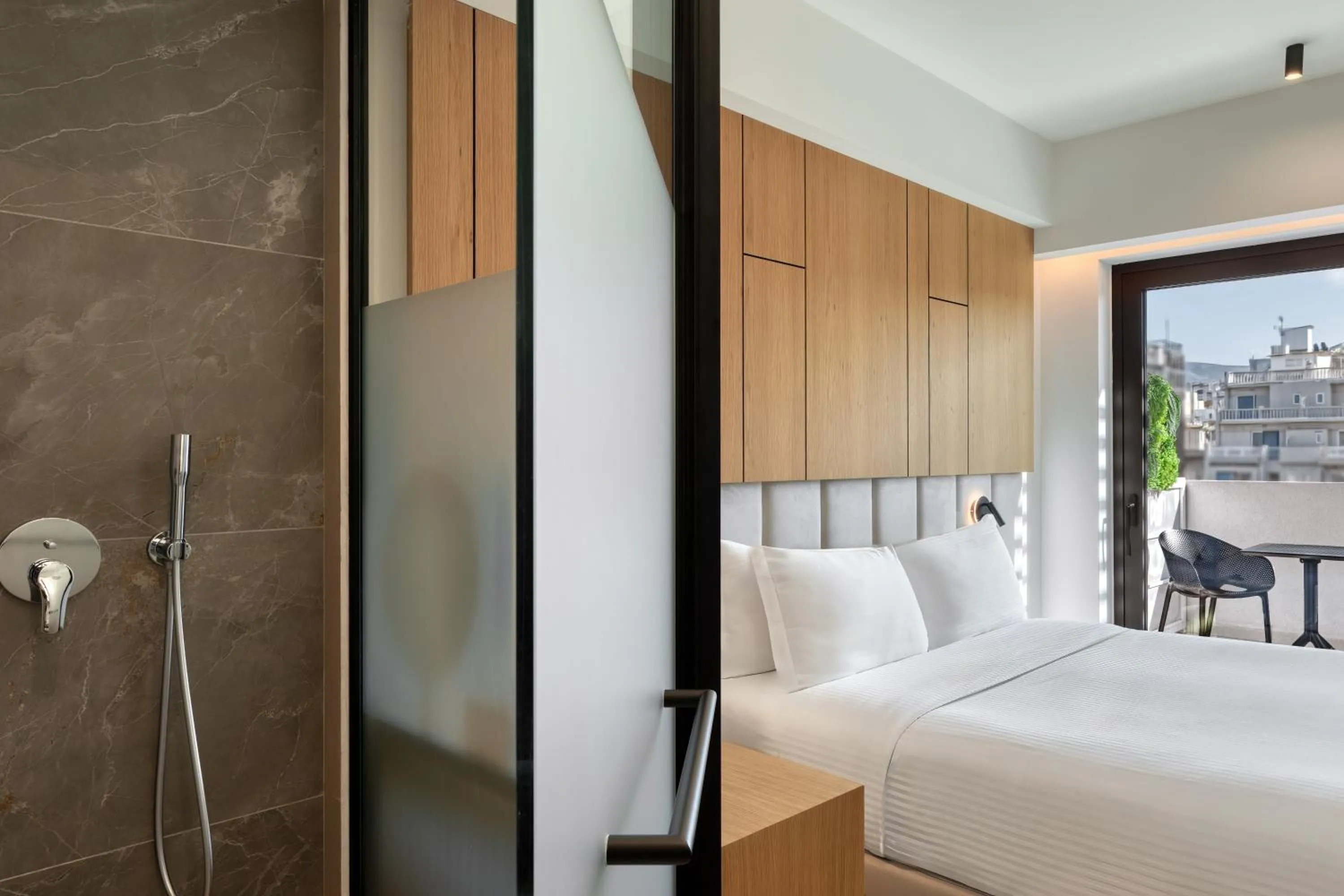 Photo of the whole room, Bed in Hilton Garden Inn Athens Syggrou Avenue