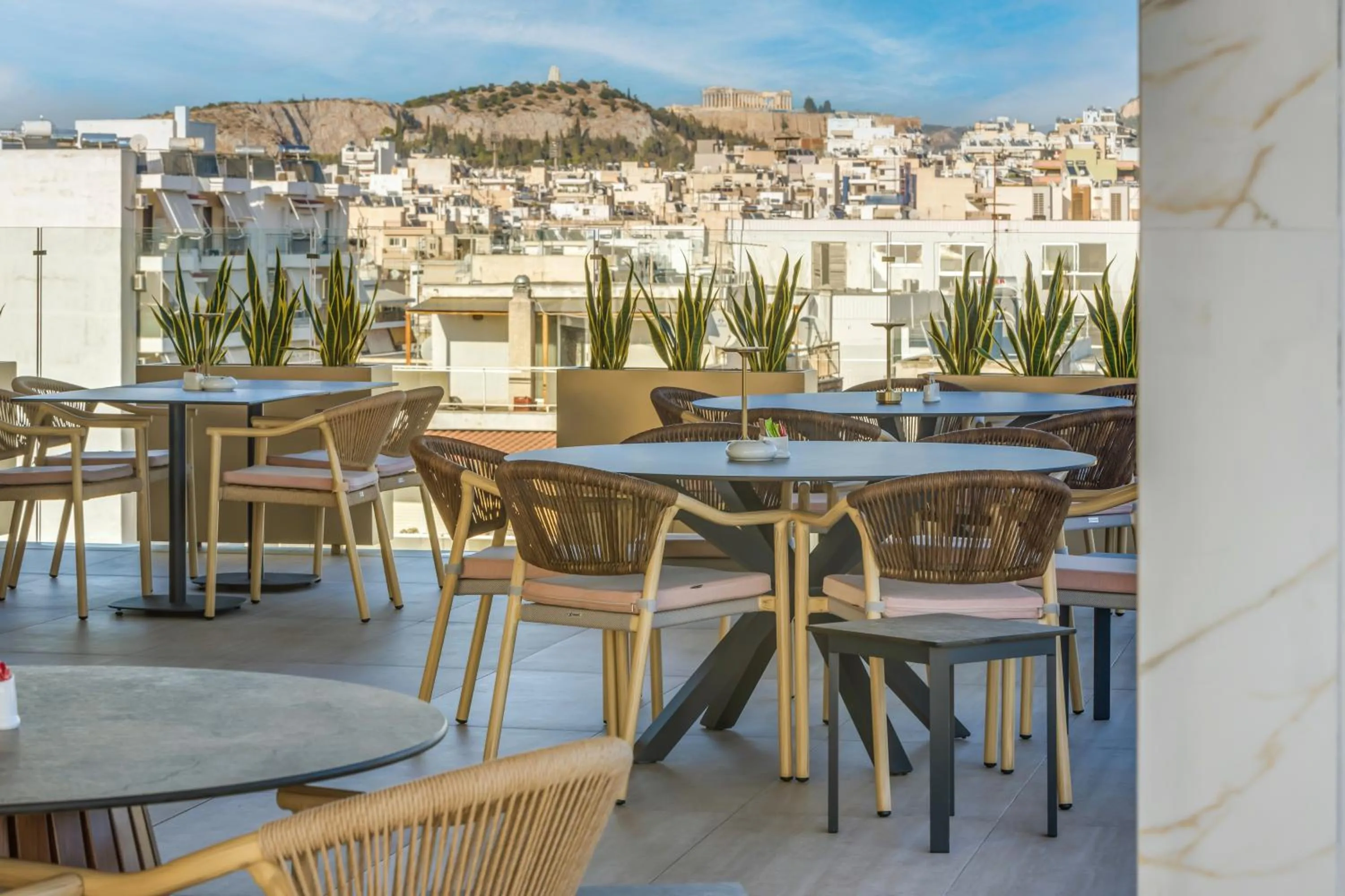 Restaurant/places to eat in Hilton Garden Inn Athens Syggrou Avenue