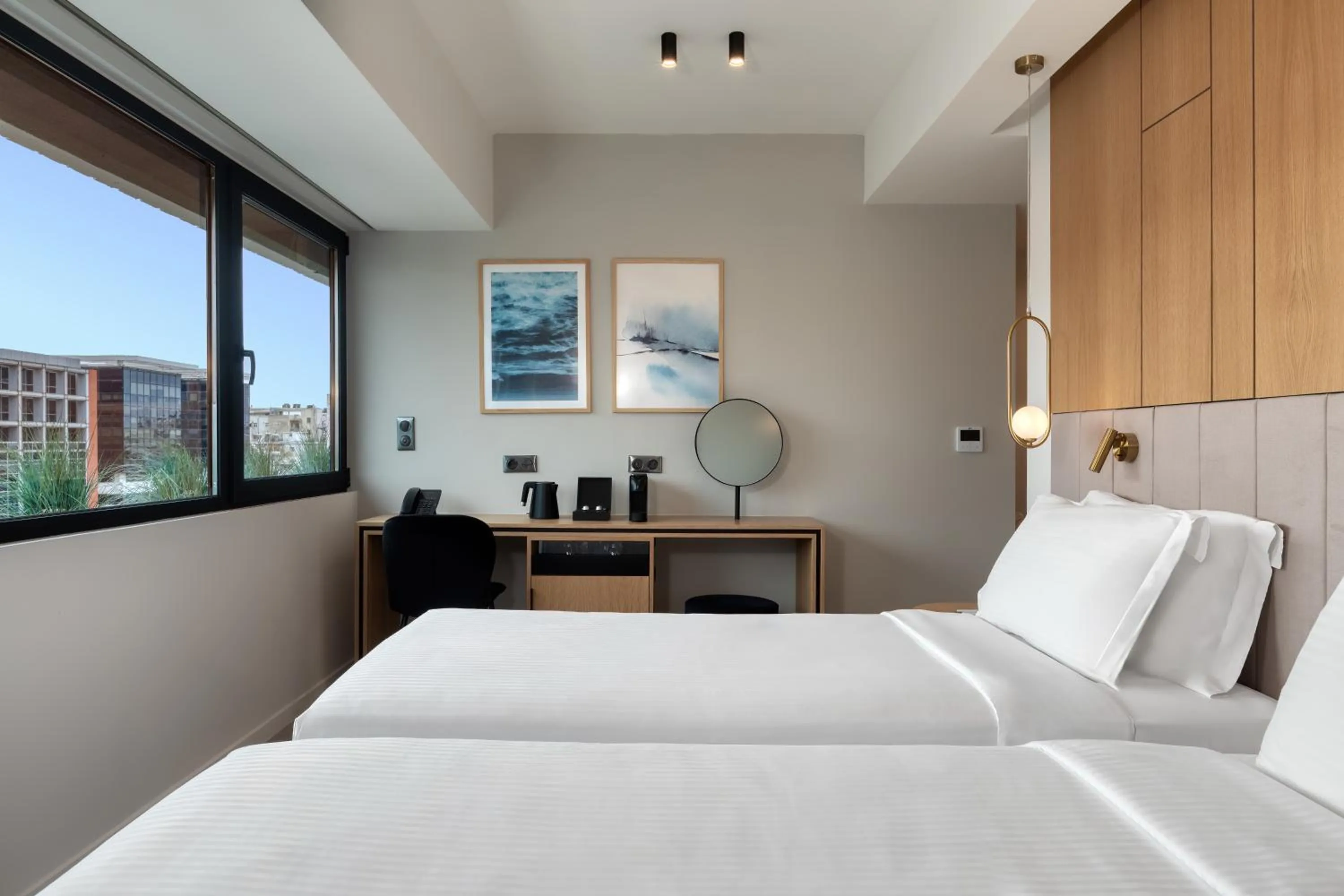 Photo of the whole room, Bed in Hilton Garden Inn Athens Syggrou Avenue