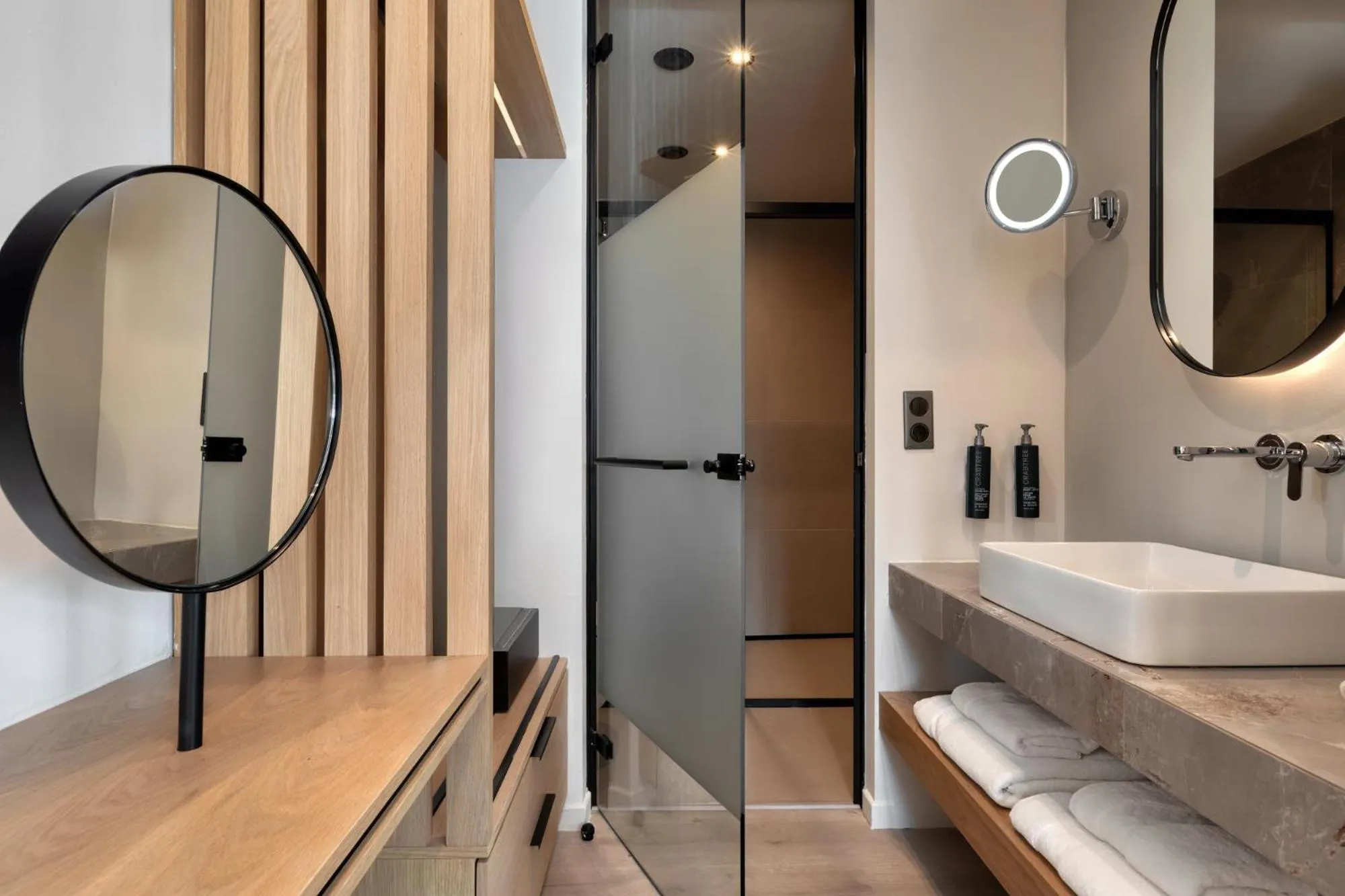 Shower in Hilton Garden Inn Athens Syggrou Avenue