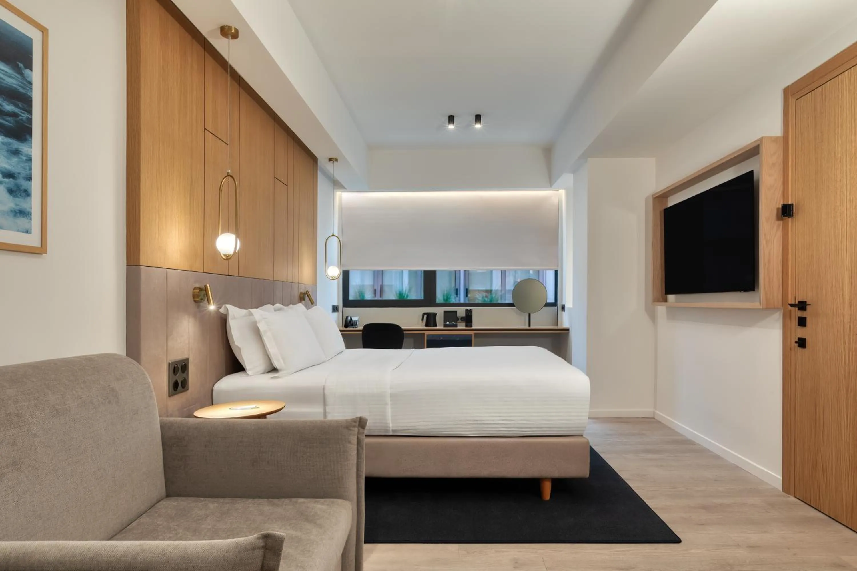 Photo of the whole room, Bed in Hilton Garden Inn Athens Syggrou Avenue