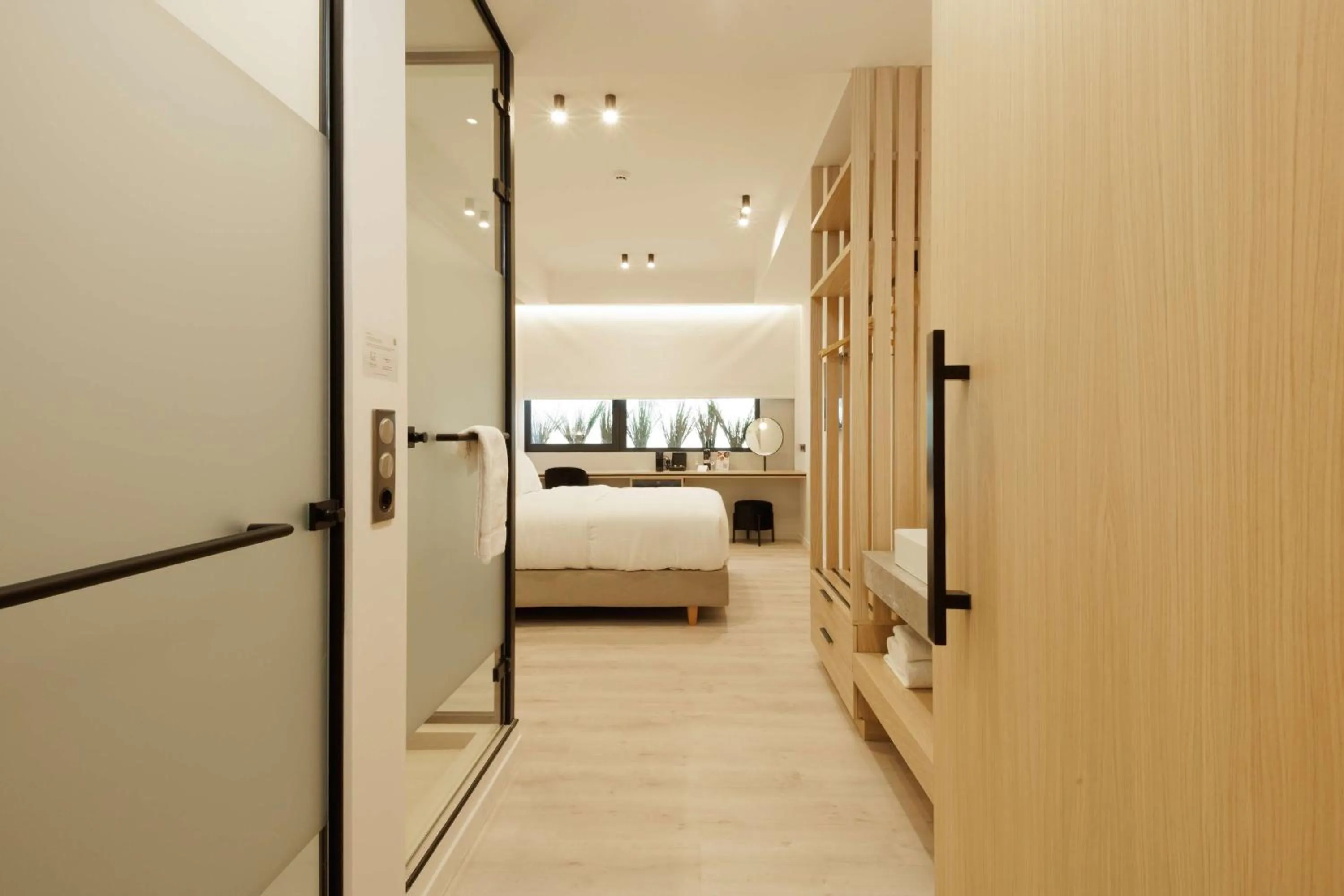 Photo of the whole room, Bed in Hilton Garden Inn Athens Syggrou Avenue