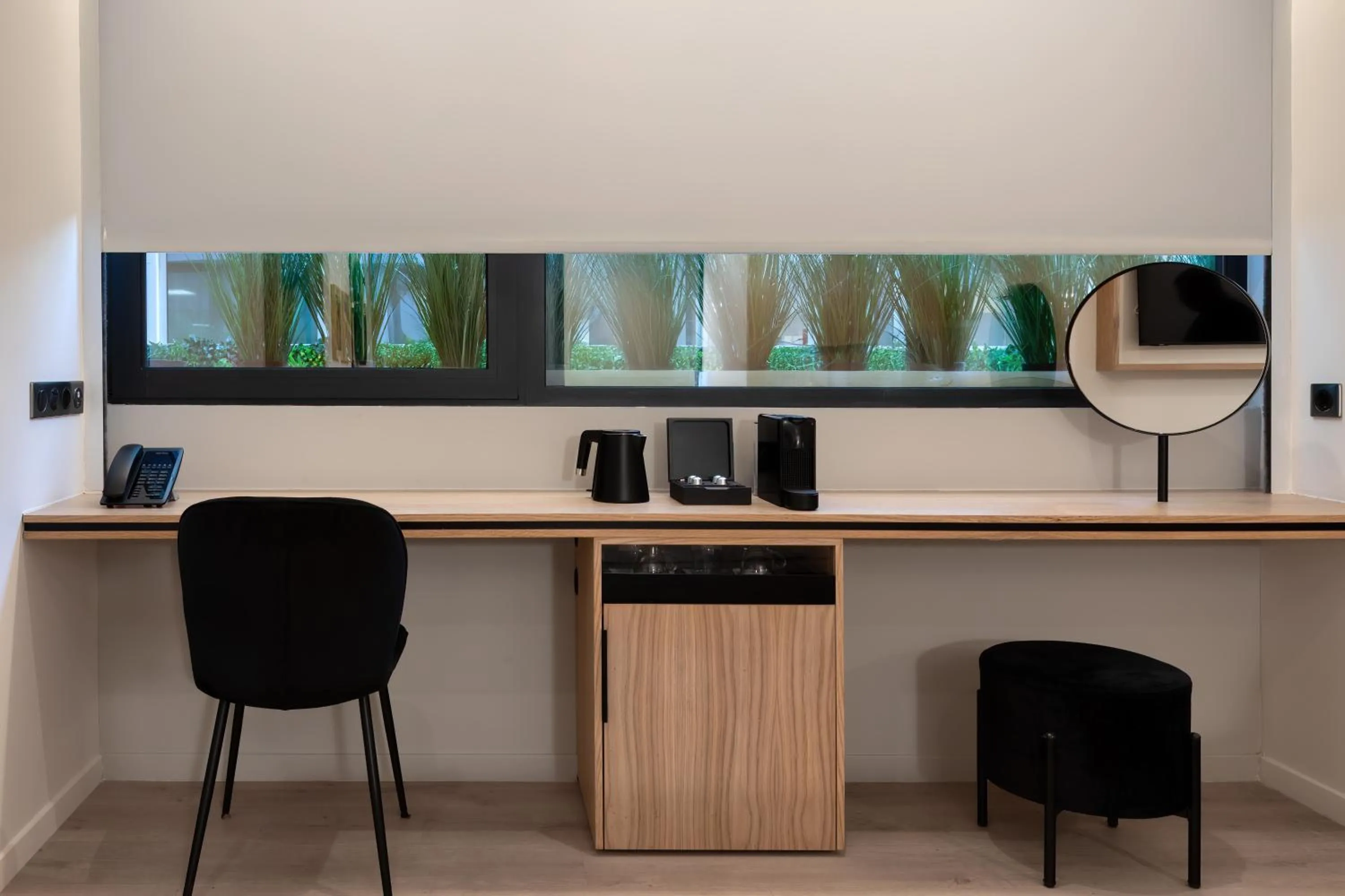 Seating area in Hilton Garden Inn Athens Syggrou Avenue