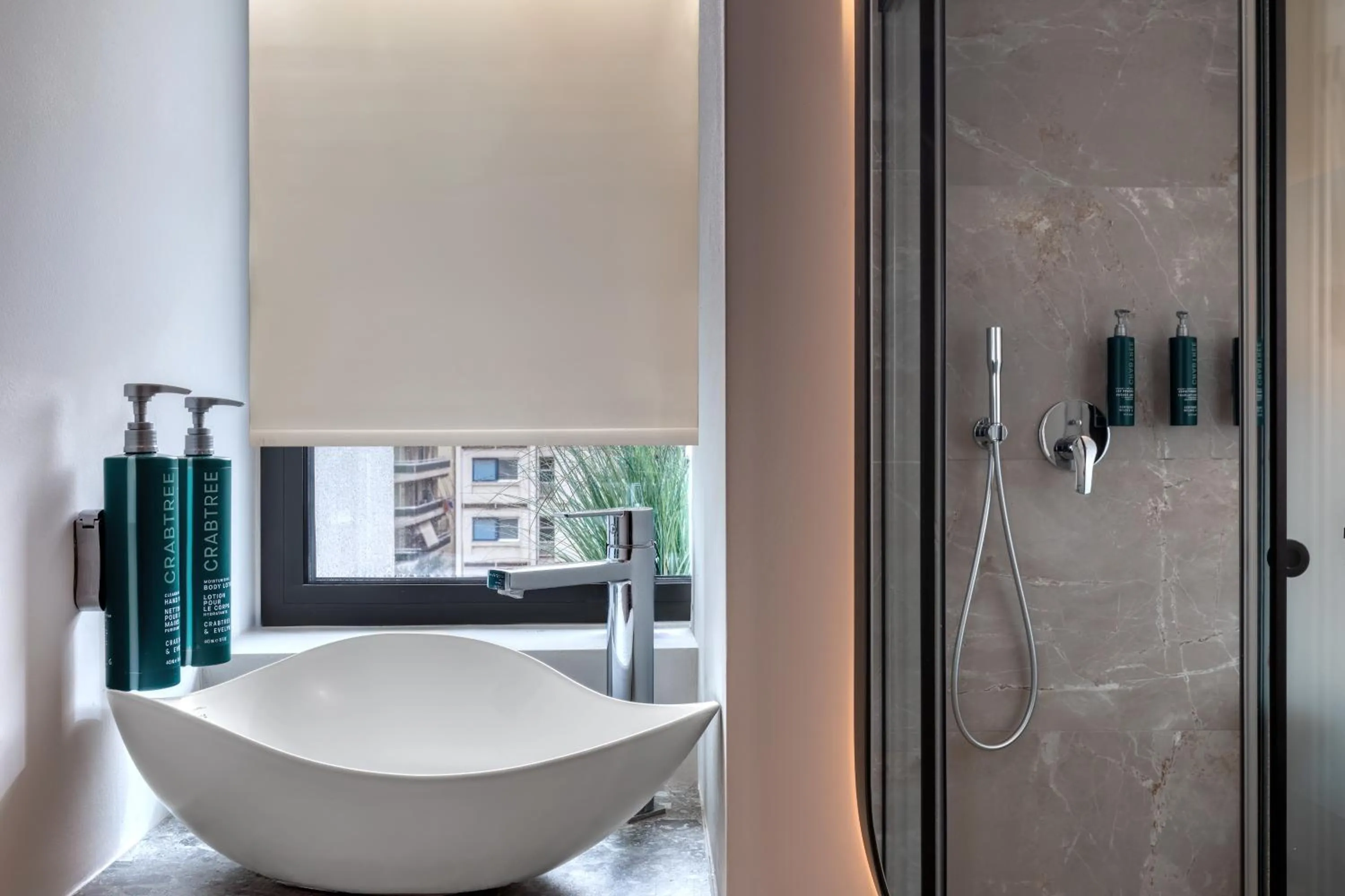 Shower in Hilton Garden Inn Athens Syggrou Avenue