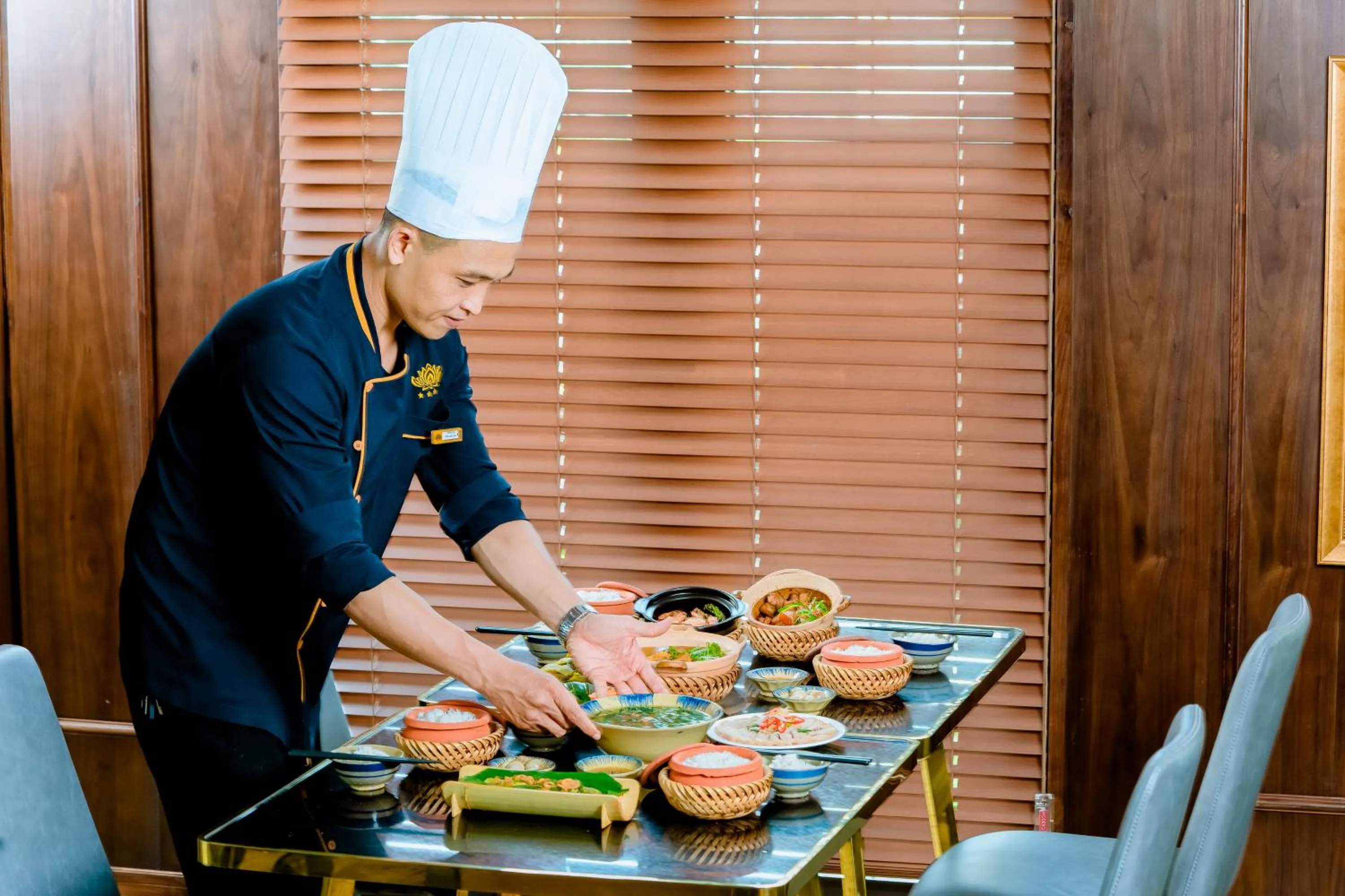 Restaurant/places to eat in Golden Lotus Luxury Hotel Danang - Complimentary Daily Afternoon Tea
