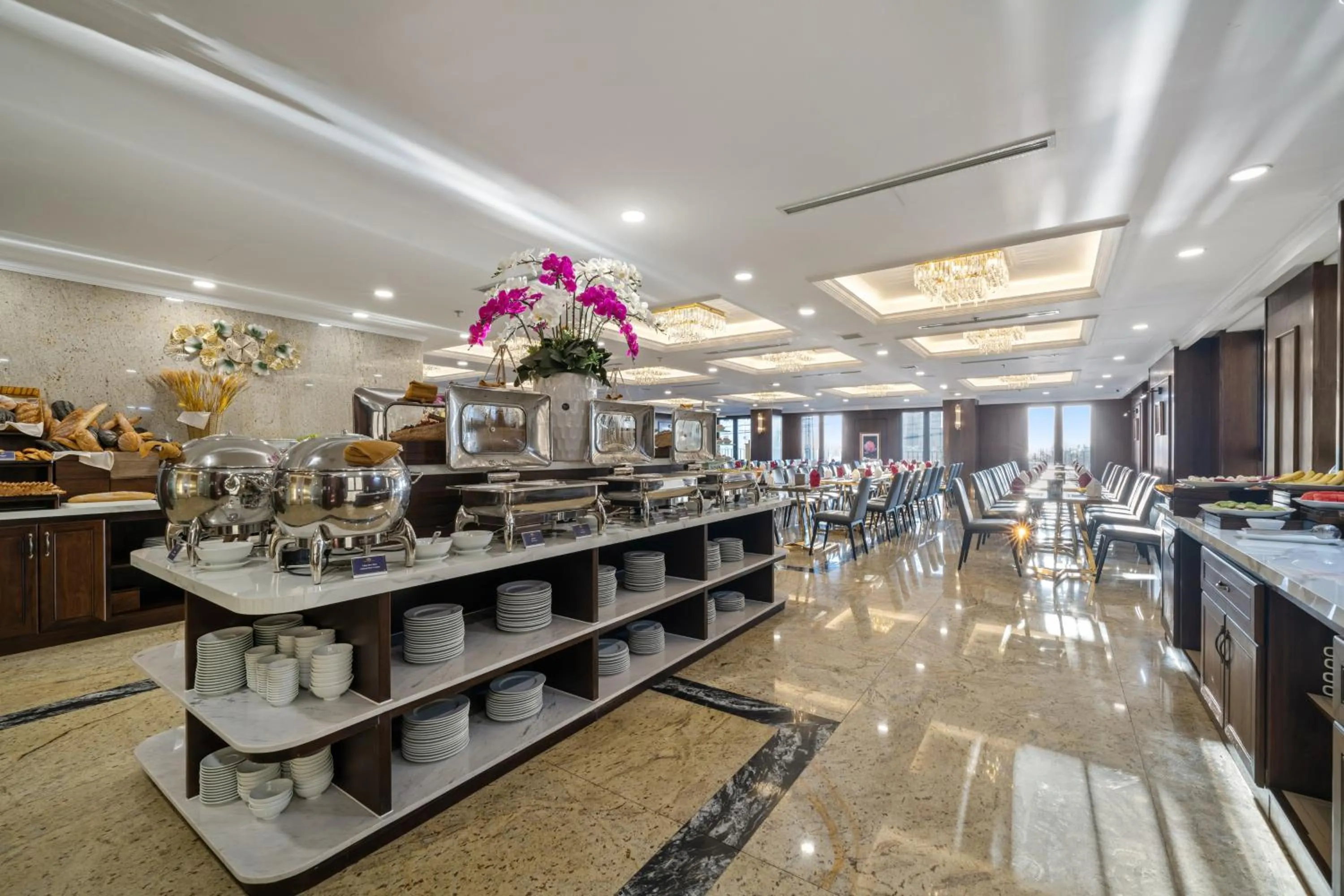 Restaurant/places to eat in Golden Lotus Luxury Hotel Danang - Complimentary Daily Afternoon Tea